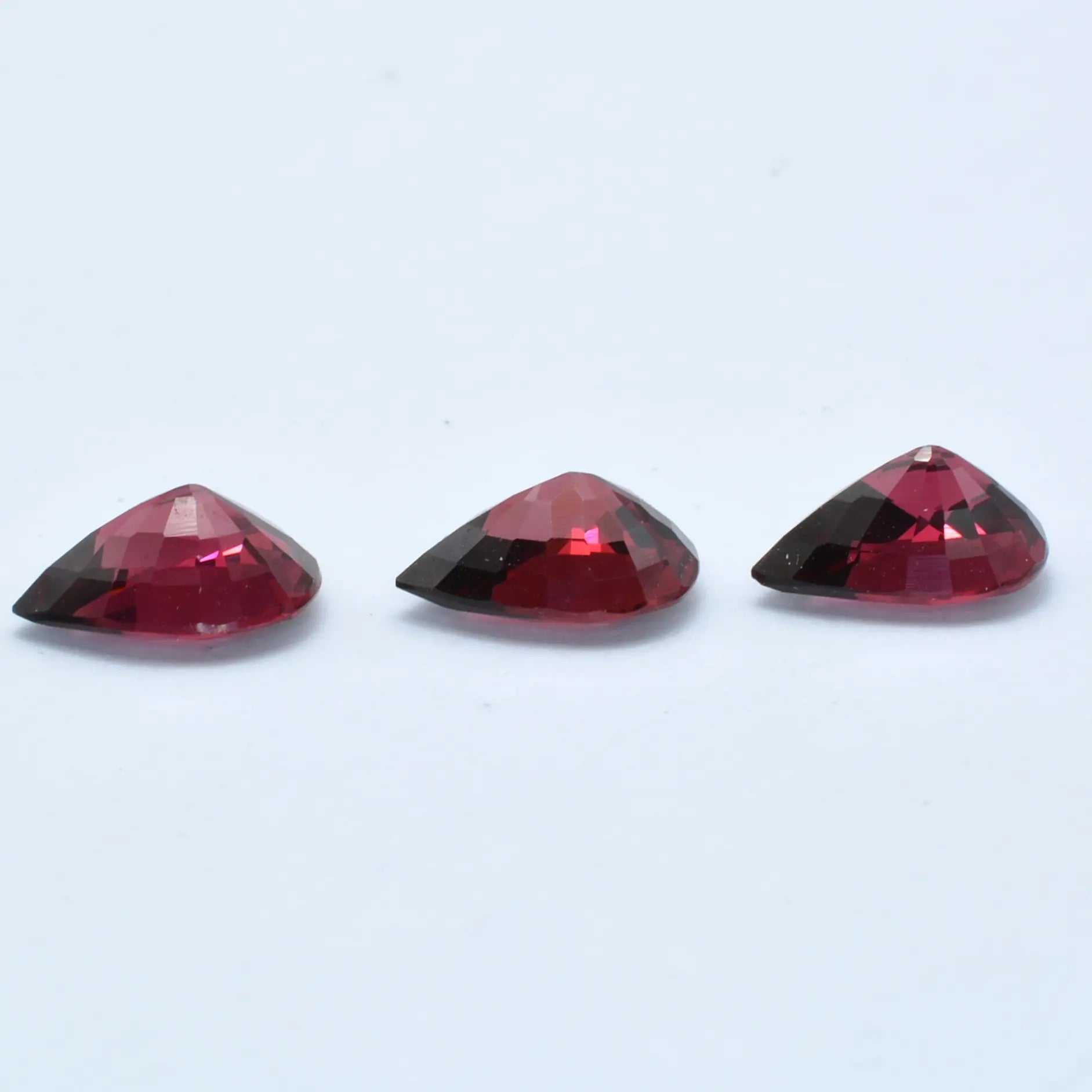 pierre taillée Lot de 3 Grenat Rhodolite Poire 5,48ct