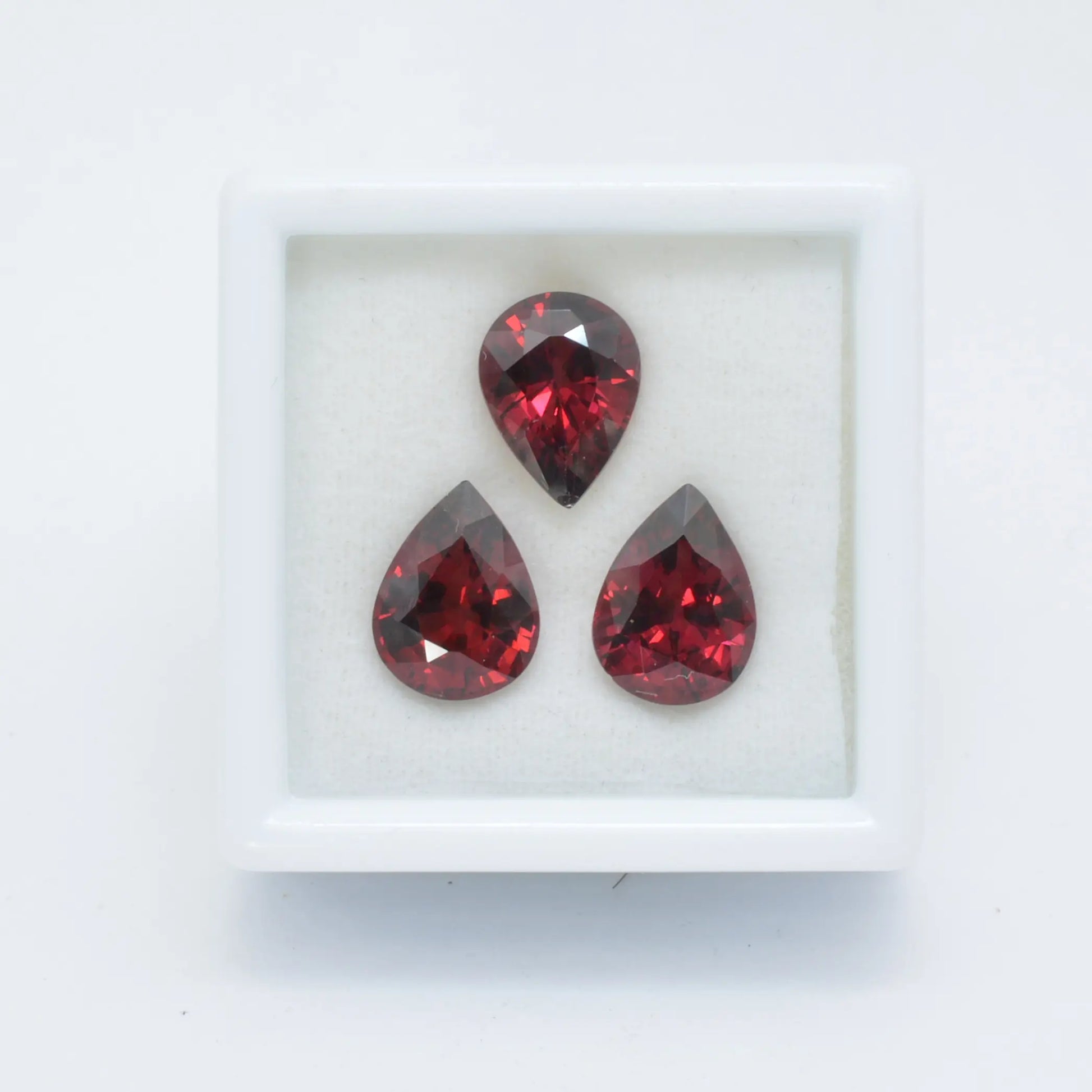 pierre taillée Lot de 3 Grenat Rhodolite Poire 5,48ct