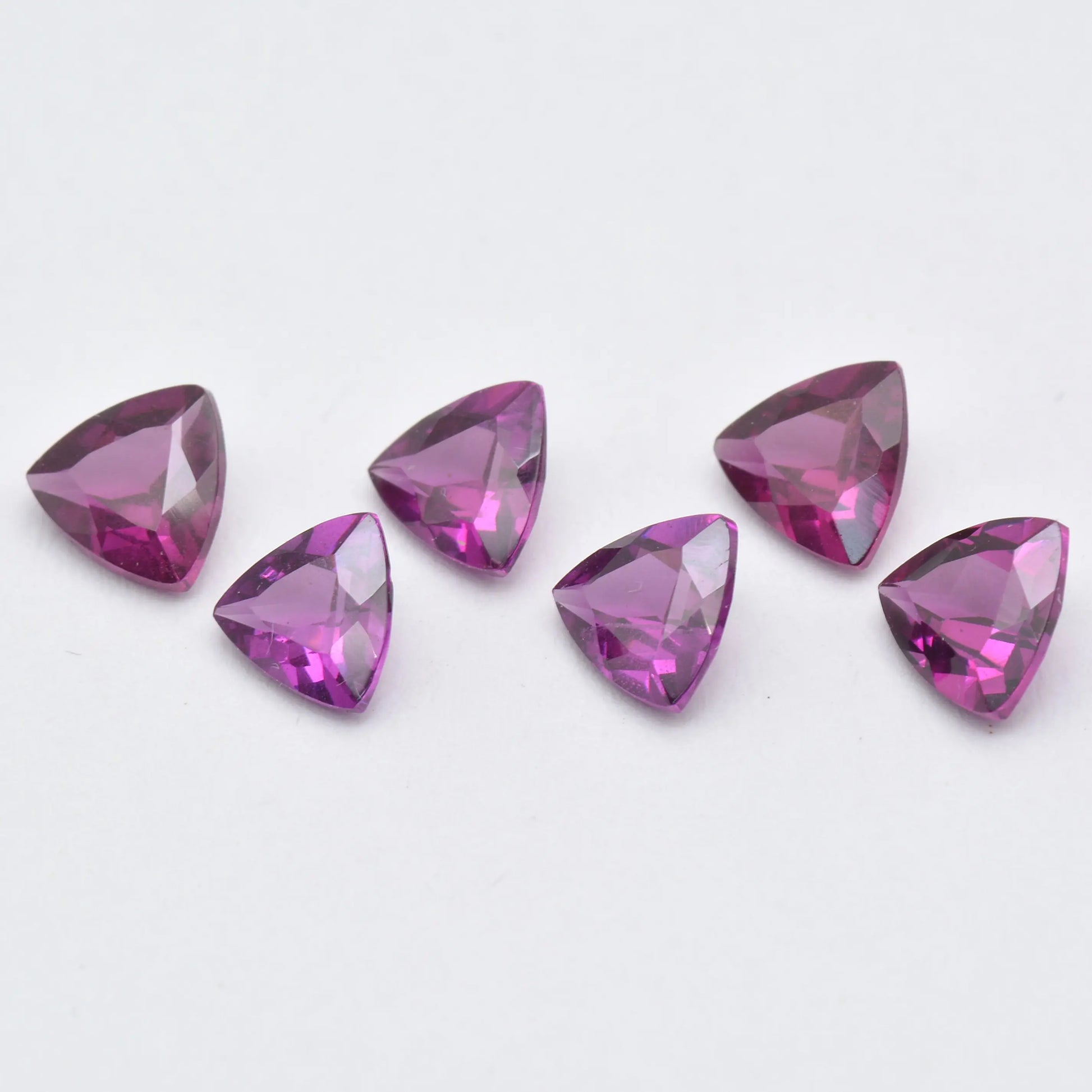 Pierre taillée Lot de 6 Grenat Rhodolite Trillion 2,91 ct 