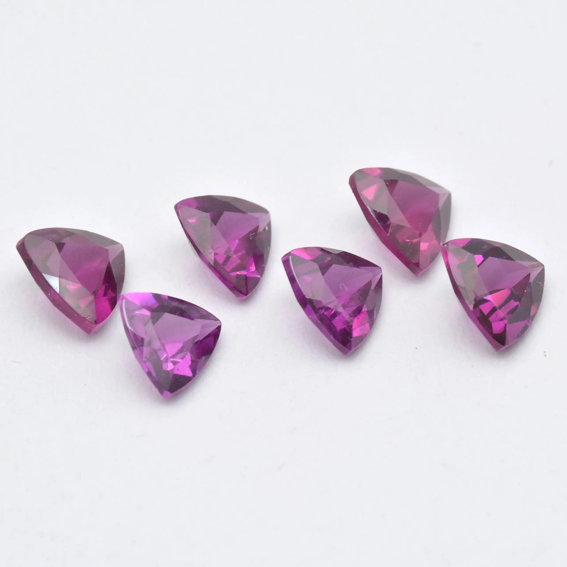 Pierre taillée Lot de 6 Grenat Rhodolite Trillion 2,91 ct 