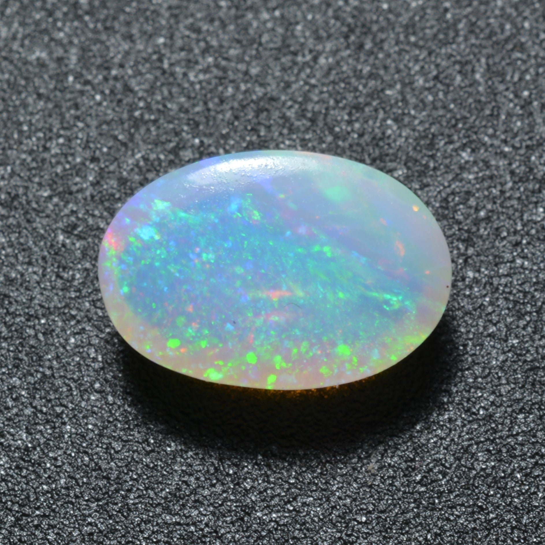 Opale noire éthiopienne de 2,60 ct, cabochon d'opale noire naturelle, taille de bague ovale, taille 11 x 9 x 5 mm. - France Opale noire éthiopienne de 2,60 ct, cabochon d'opale noire naturelle, taille de bague ovale, taille 11 x 9 x 5 mm. - France