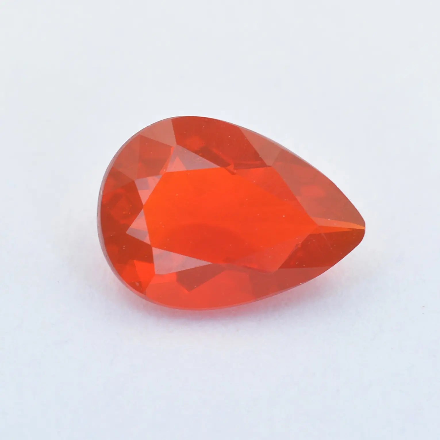 Pierre taillée Opale de feu Poire 0,54 ct 