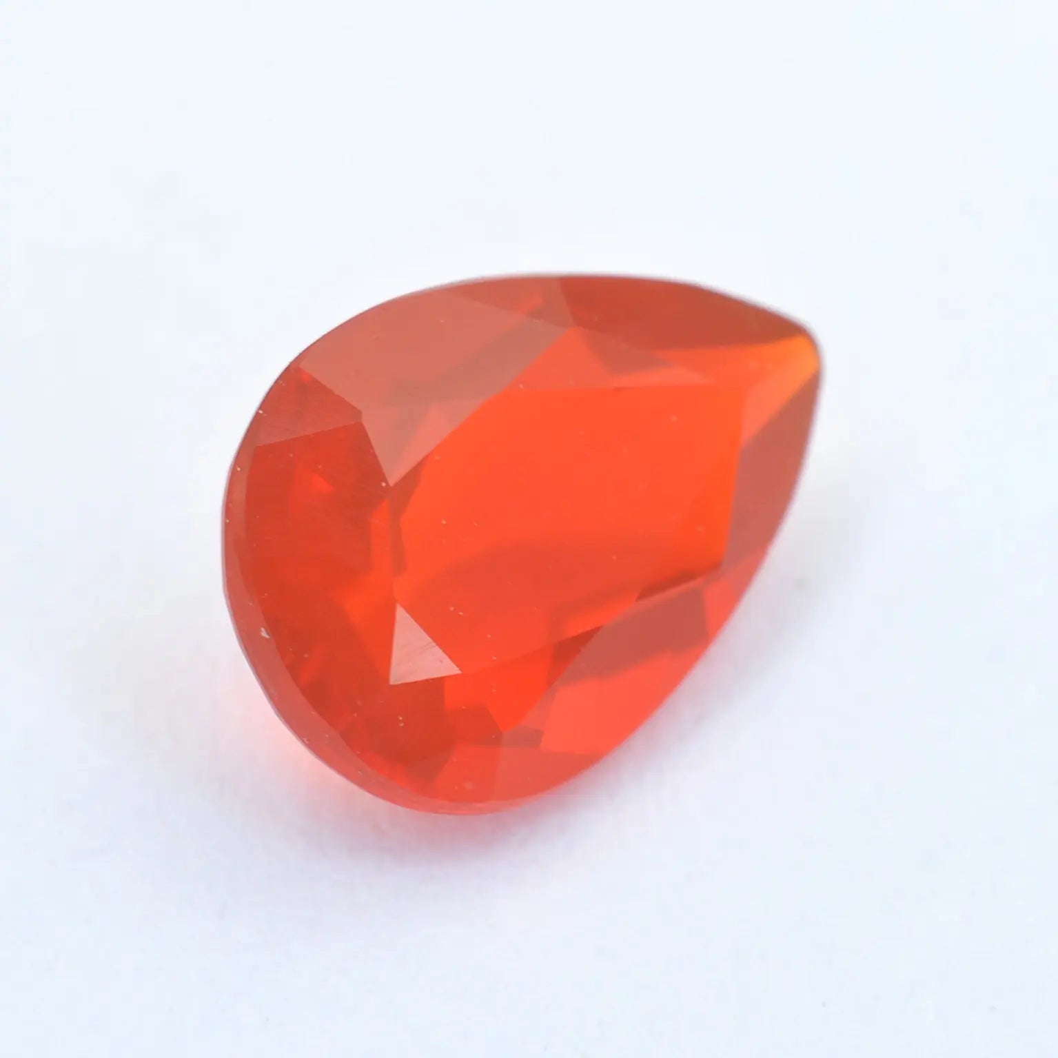 Pierre taillée Opale de feu Poire 0,54 ct 