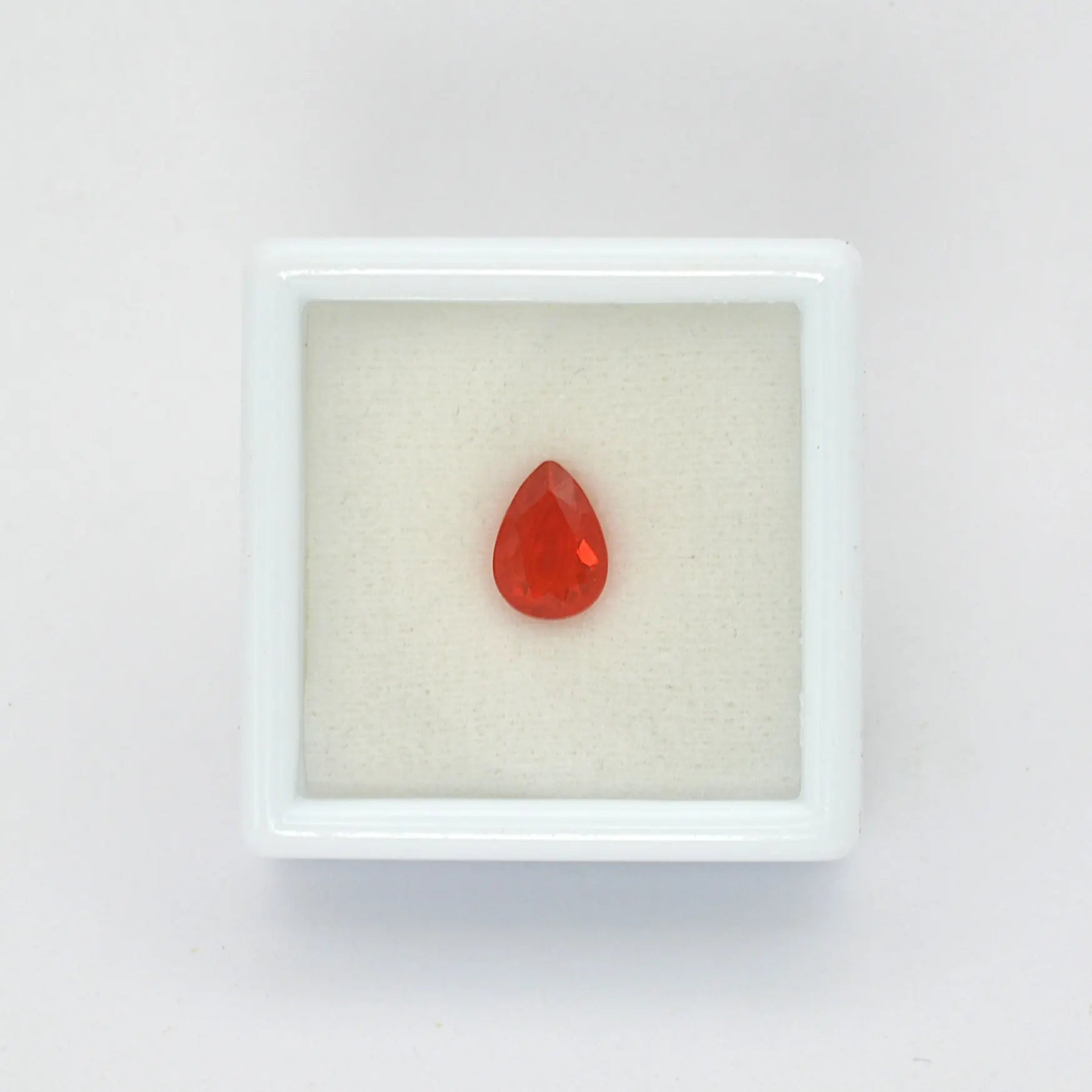 Pierre taillée Opale de feu Poire 0,54 ct 