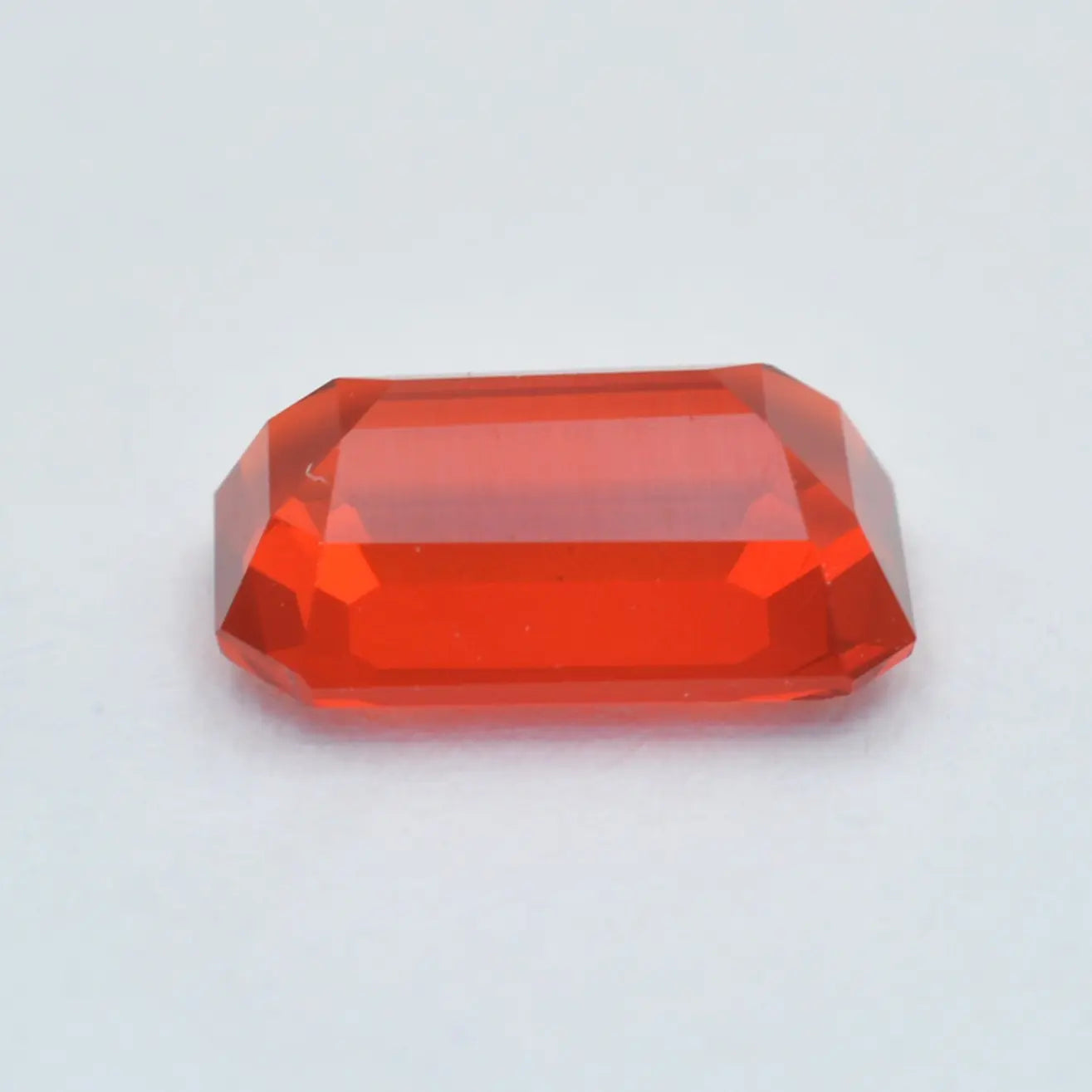 Pierre taillée Opale de feu Rectangle 0,55 ct 