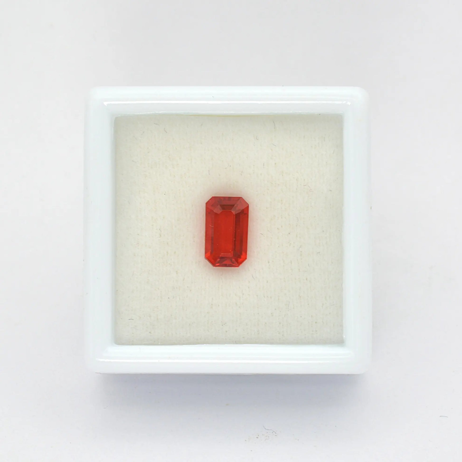 Pierre taillée Opale de feu Rectangle 0,55 ct 