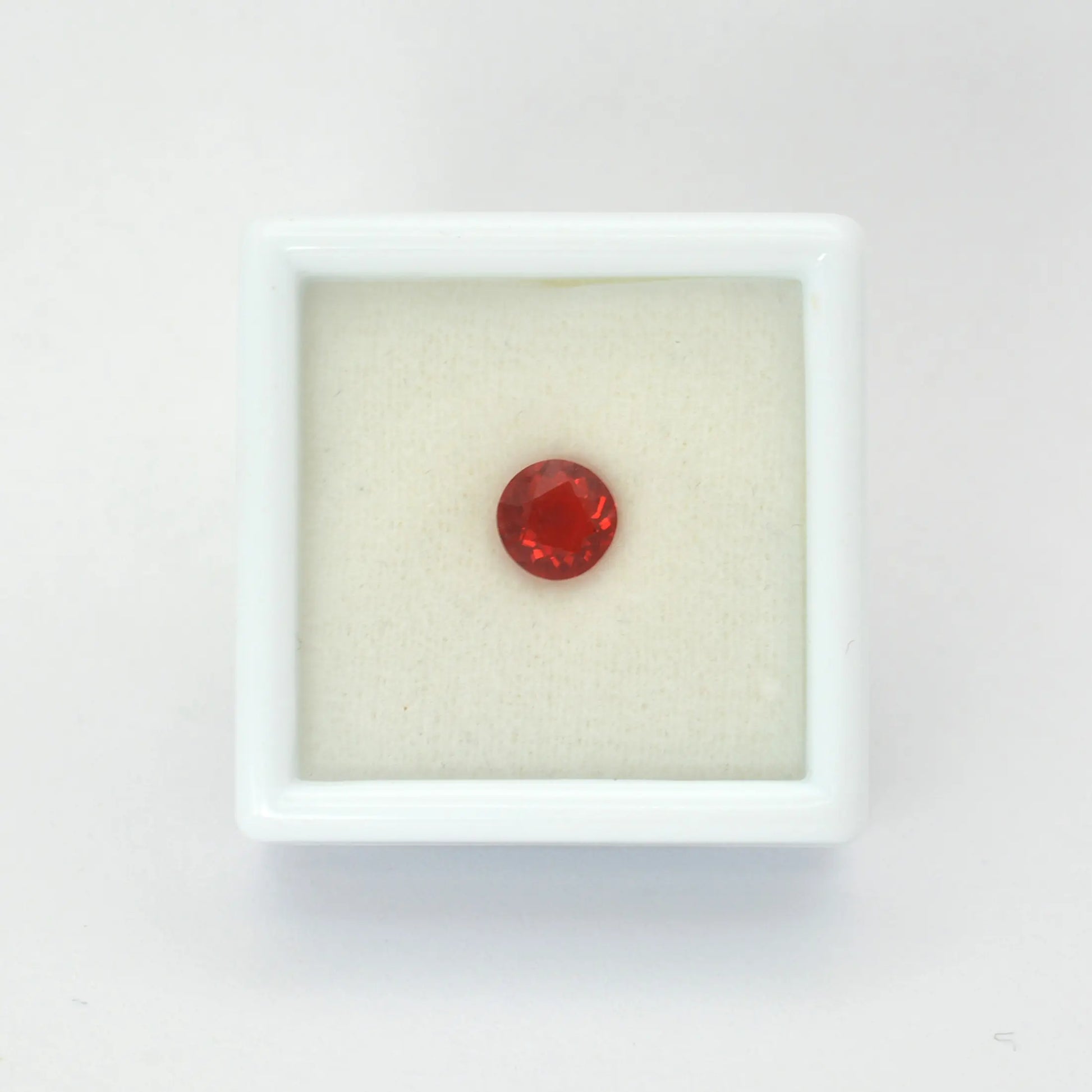 Pierre taillée Opale de feu Ronde 0,45 ct 