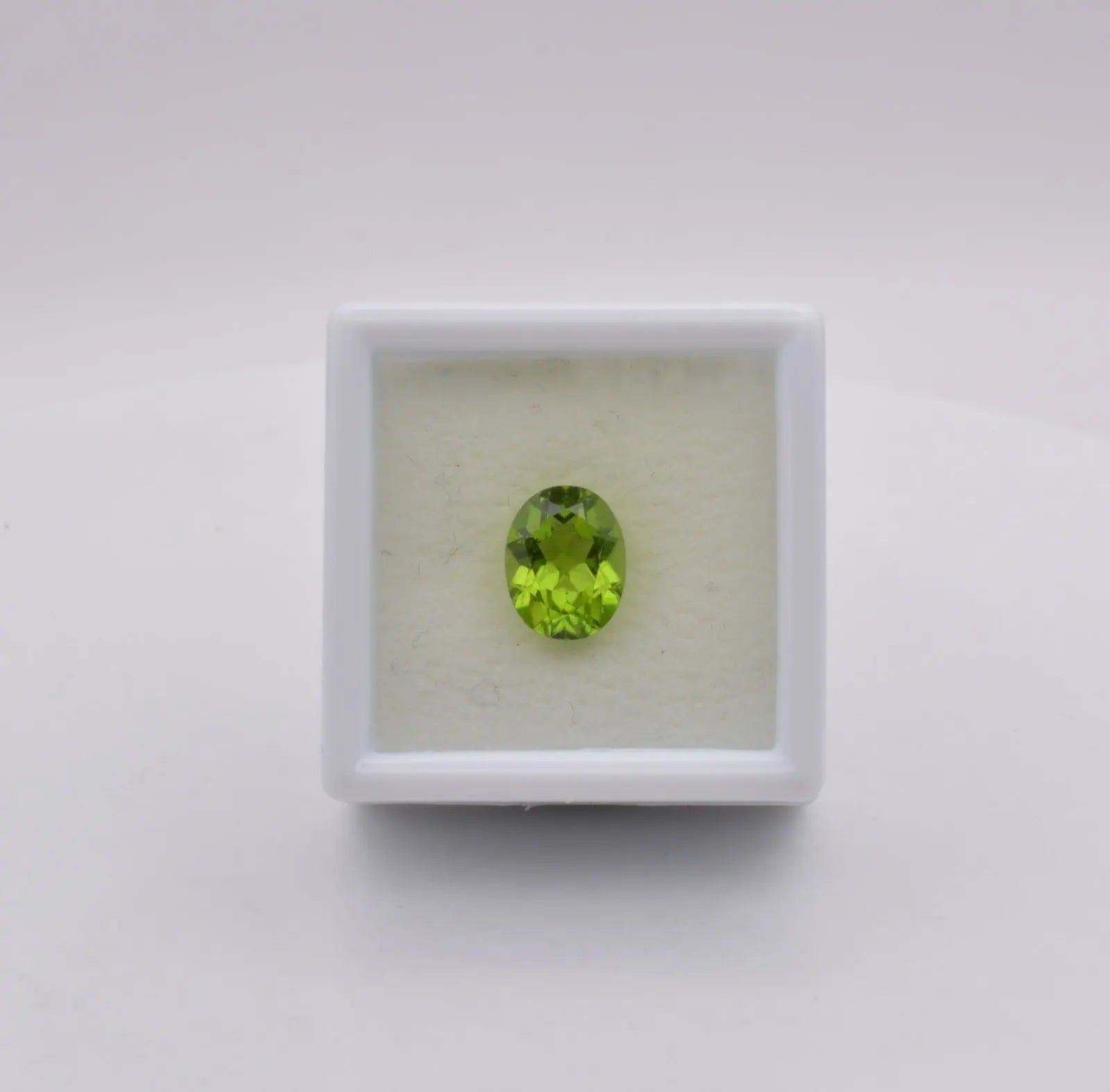 Pierre taillée Péridot Ovale 2,21ct