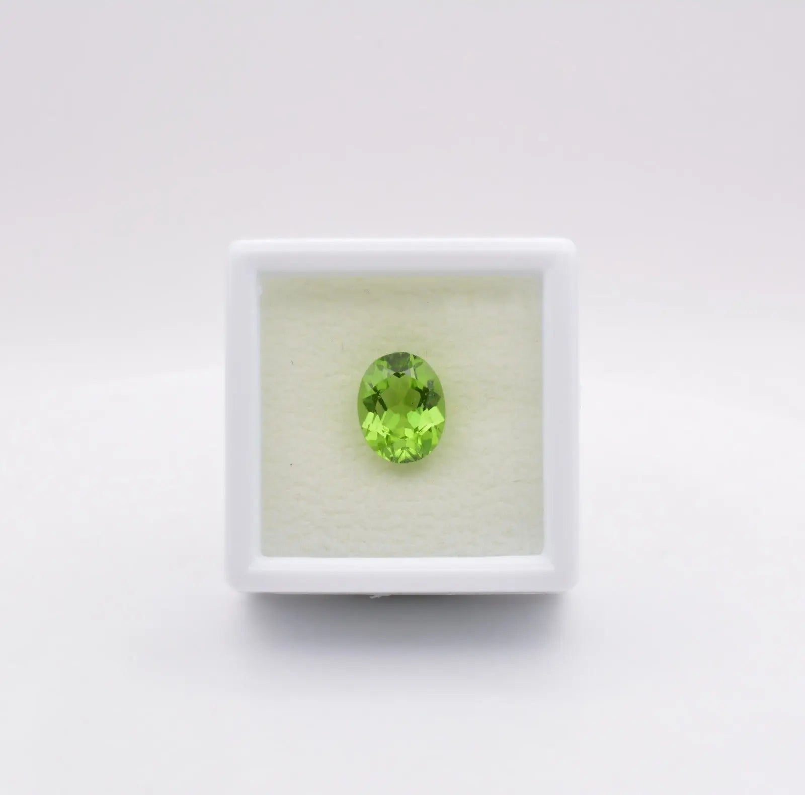 Pierre taillée Péridot Ovale 2,47ct