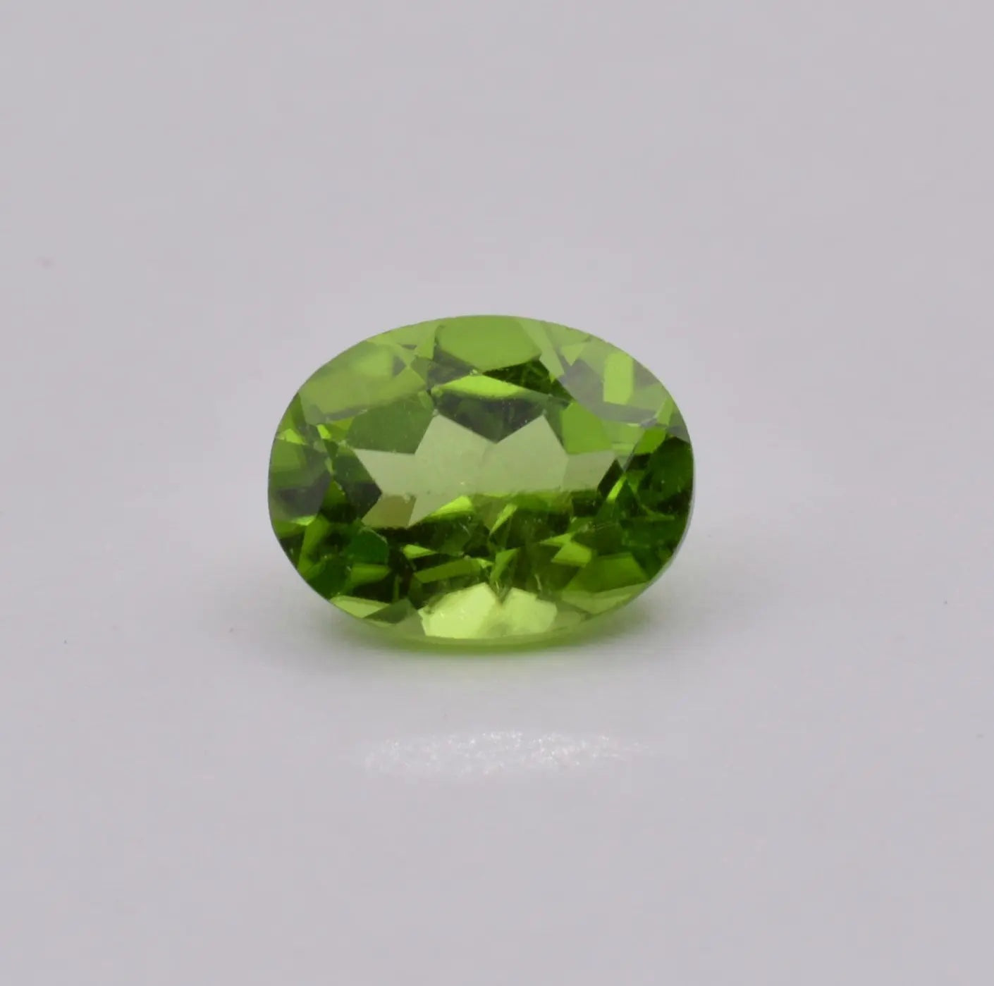 Pierre taillée Péridot Ovale 2,21ct