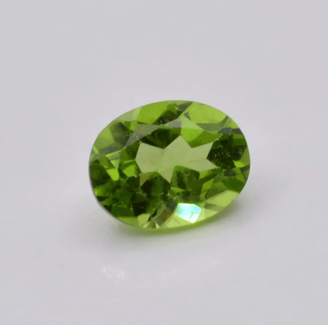 Pierre taillée Péridot Ovale 2,21ct