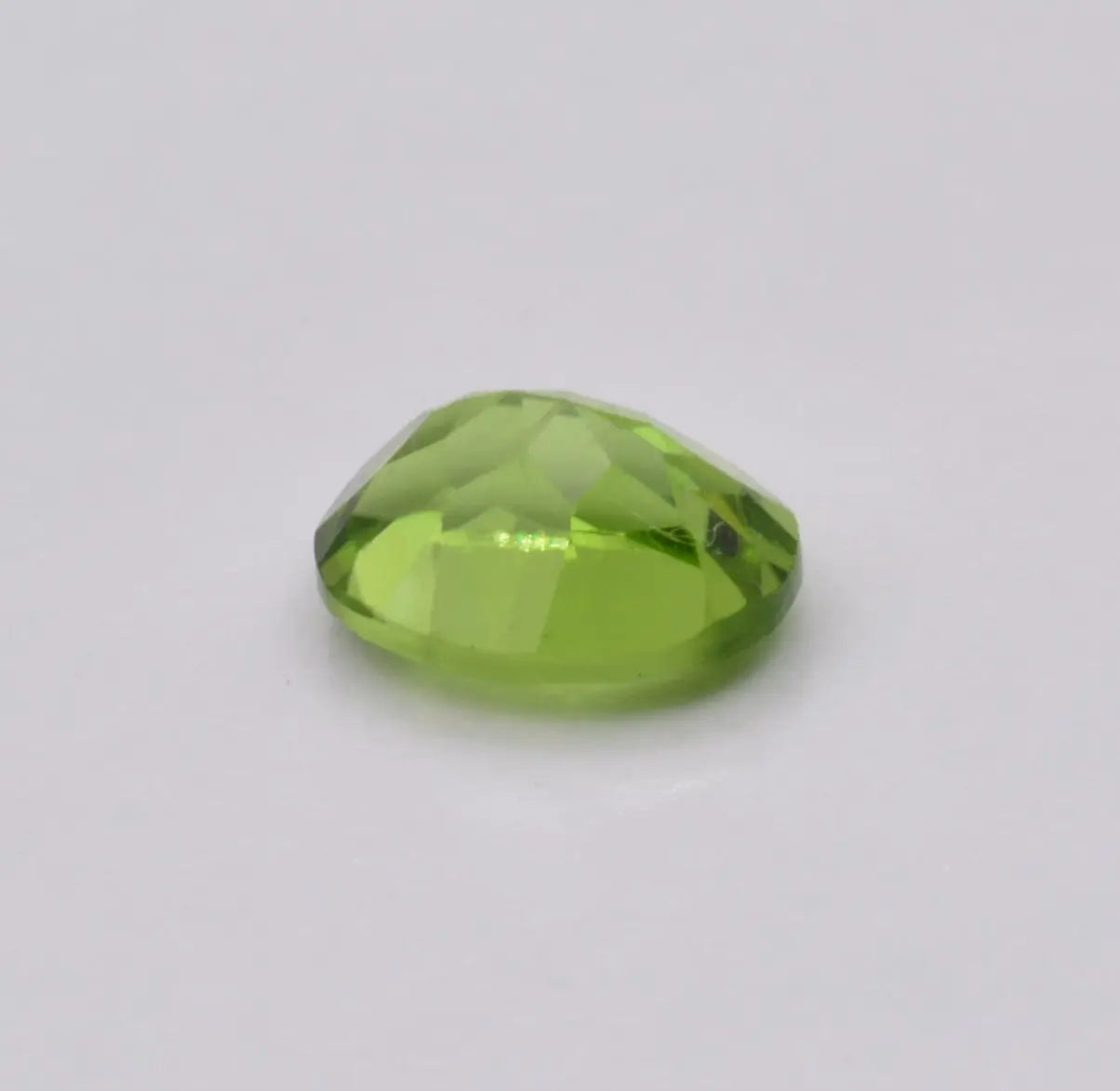 Pierre taillée Péridot Ovale 2,21ct