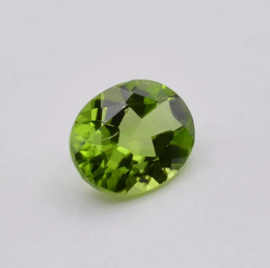 Pierre taillée Péridot Ovale 1,88ct