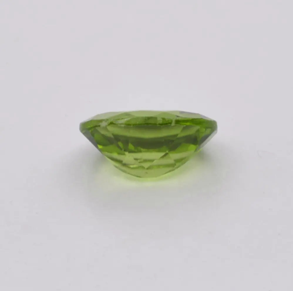 Pierre taillée Péridot Ovale 1,88ct