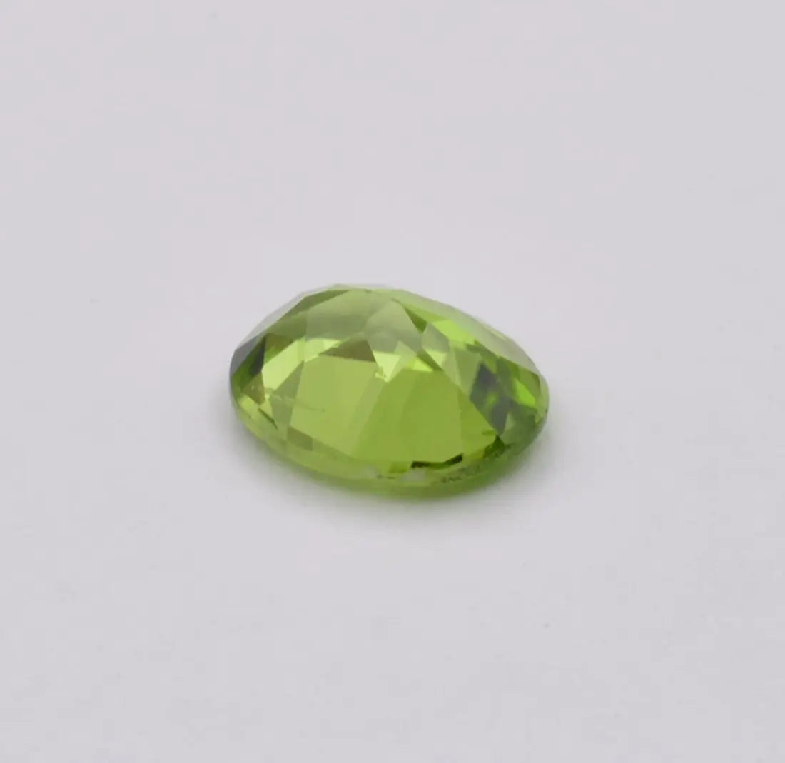 Pierre taillée Péridot Ovale 1,88ct