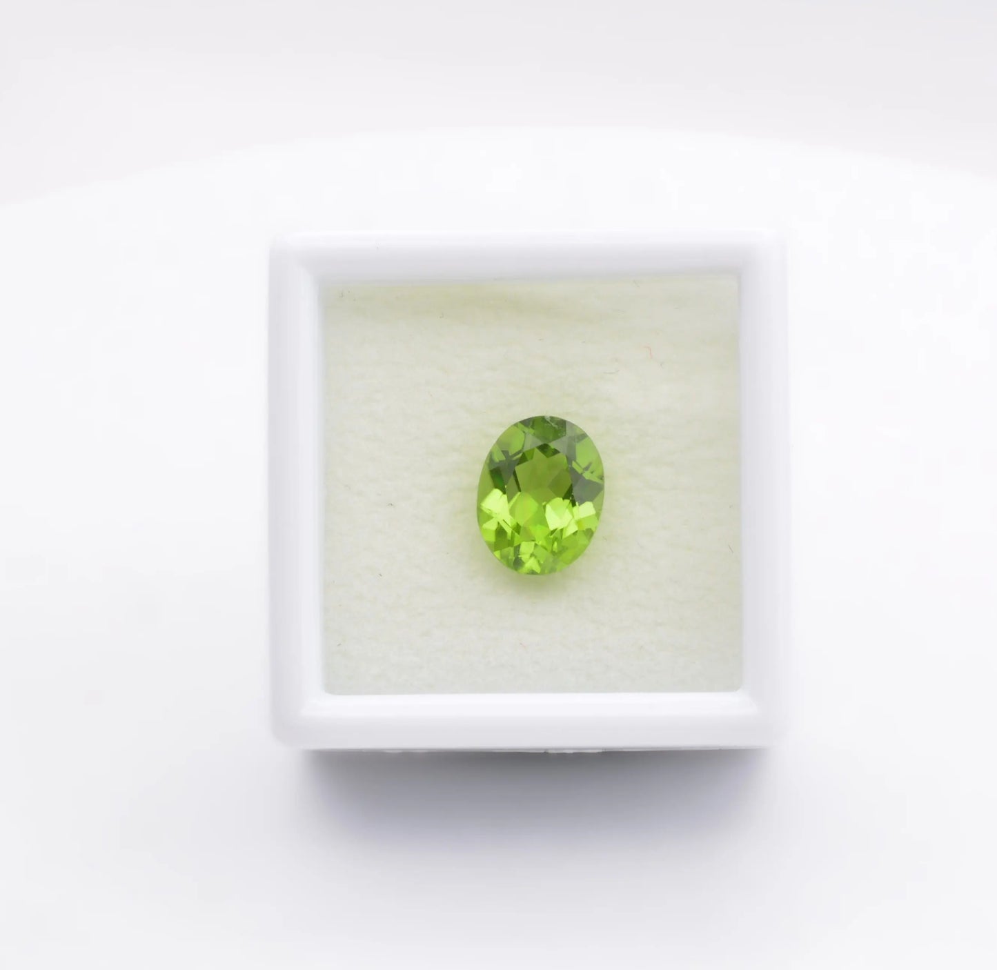 Péridot Ovale 2,28ct - pierre précieuse - gemme