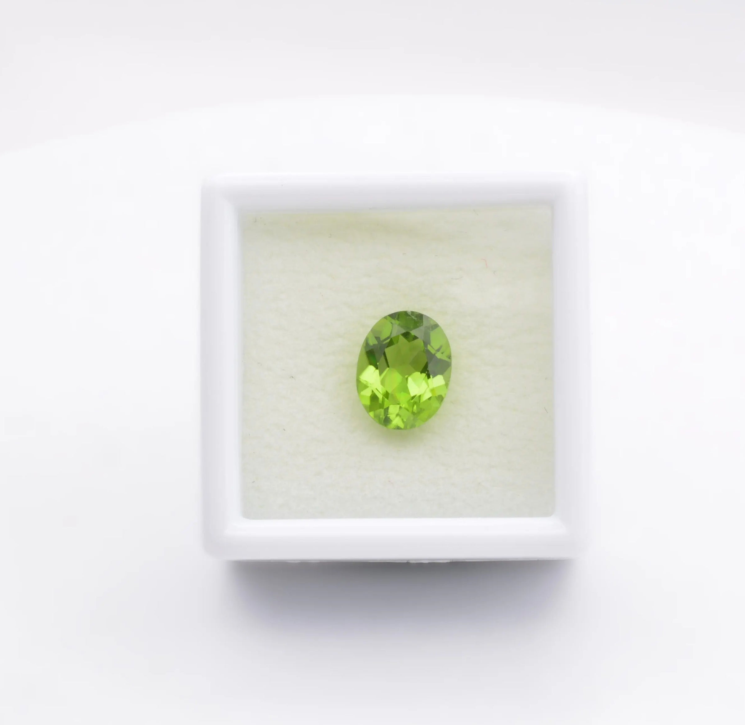 Pierre taillée Péridot Ovale 2,28ct