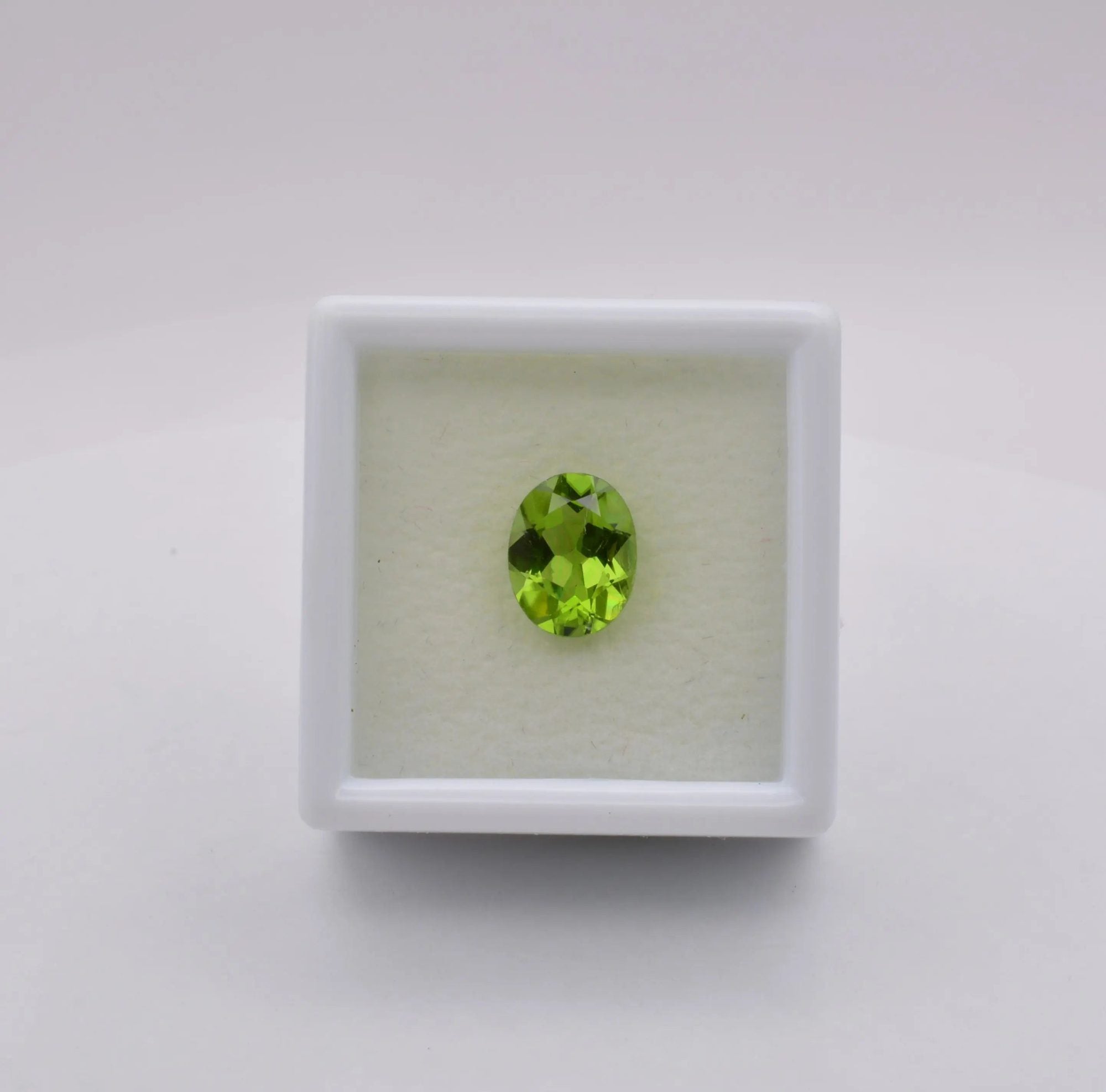Pierre taillée Péridot Ovale 1,88ct