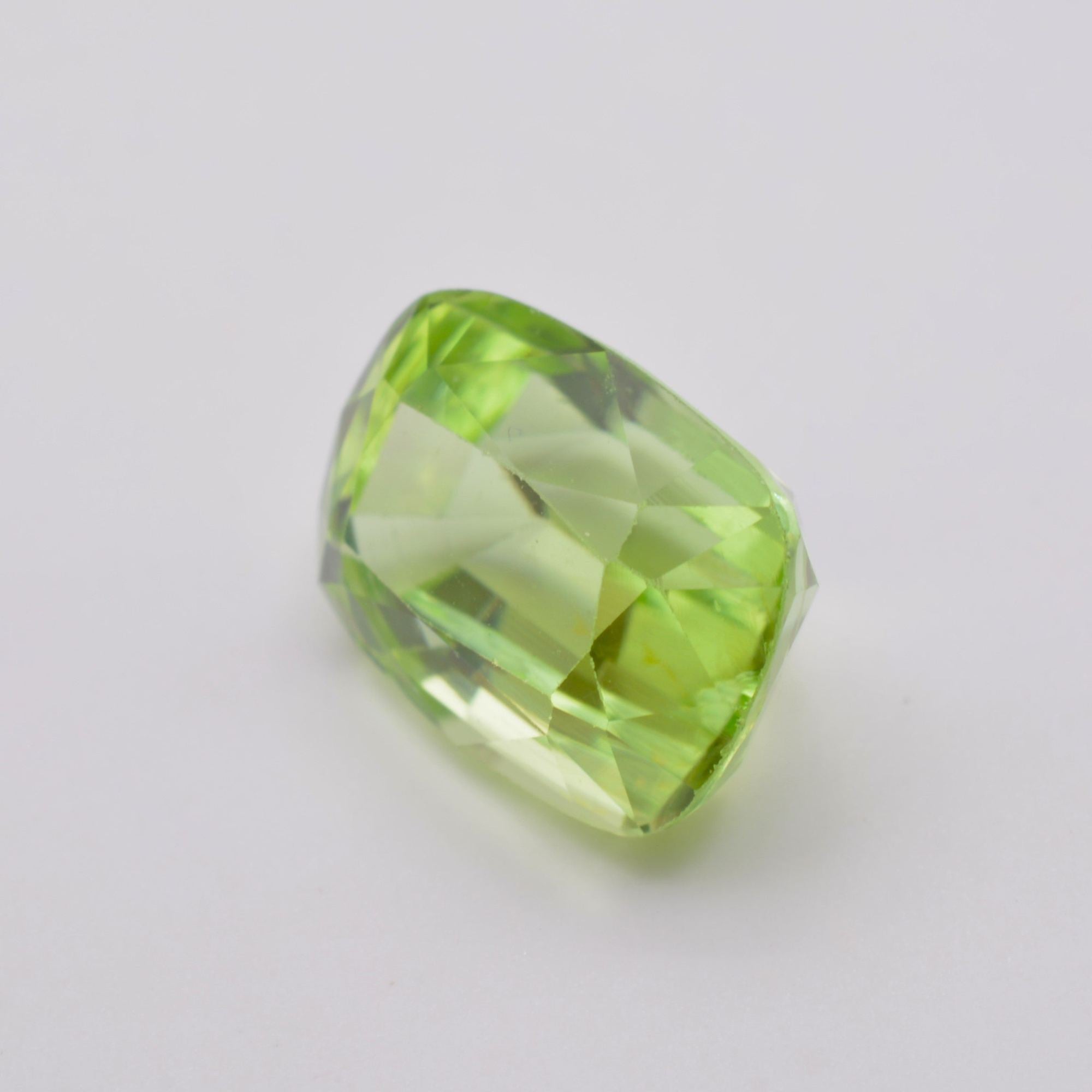 Pierre taillée Péridot Coussin Rectangle 4,10ct