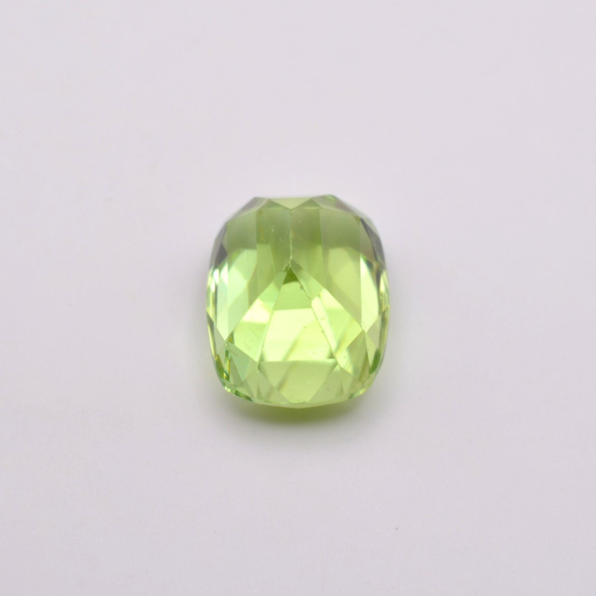 Pierre taillée Péridot Coussin Rectangle 4,10ct