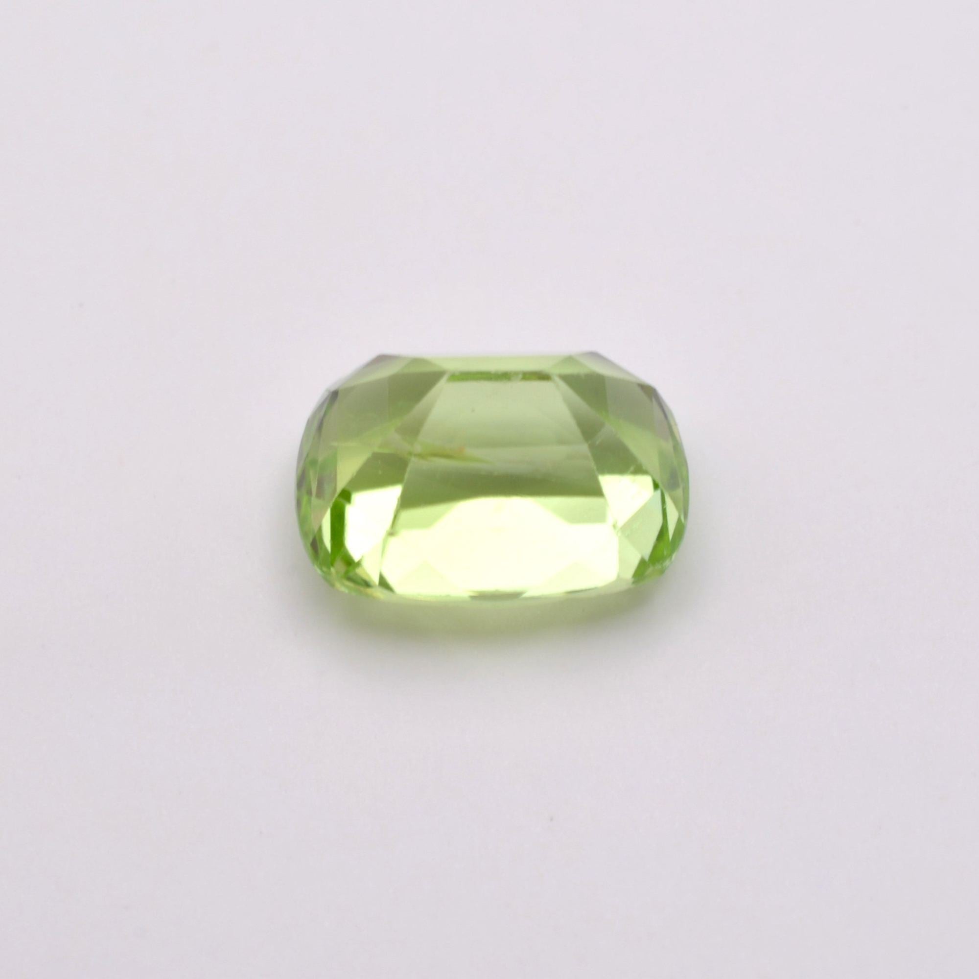 Pierre taillée Péridot Coussin Rectangle 4,10ct