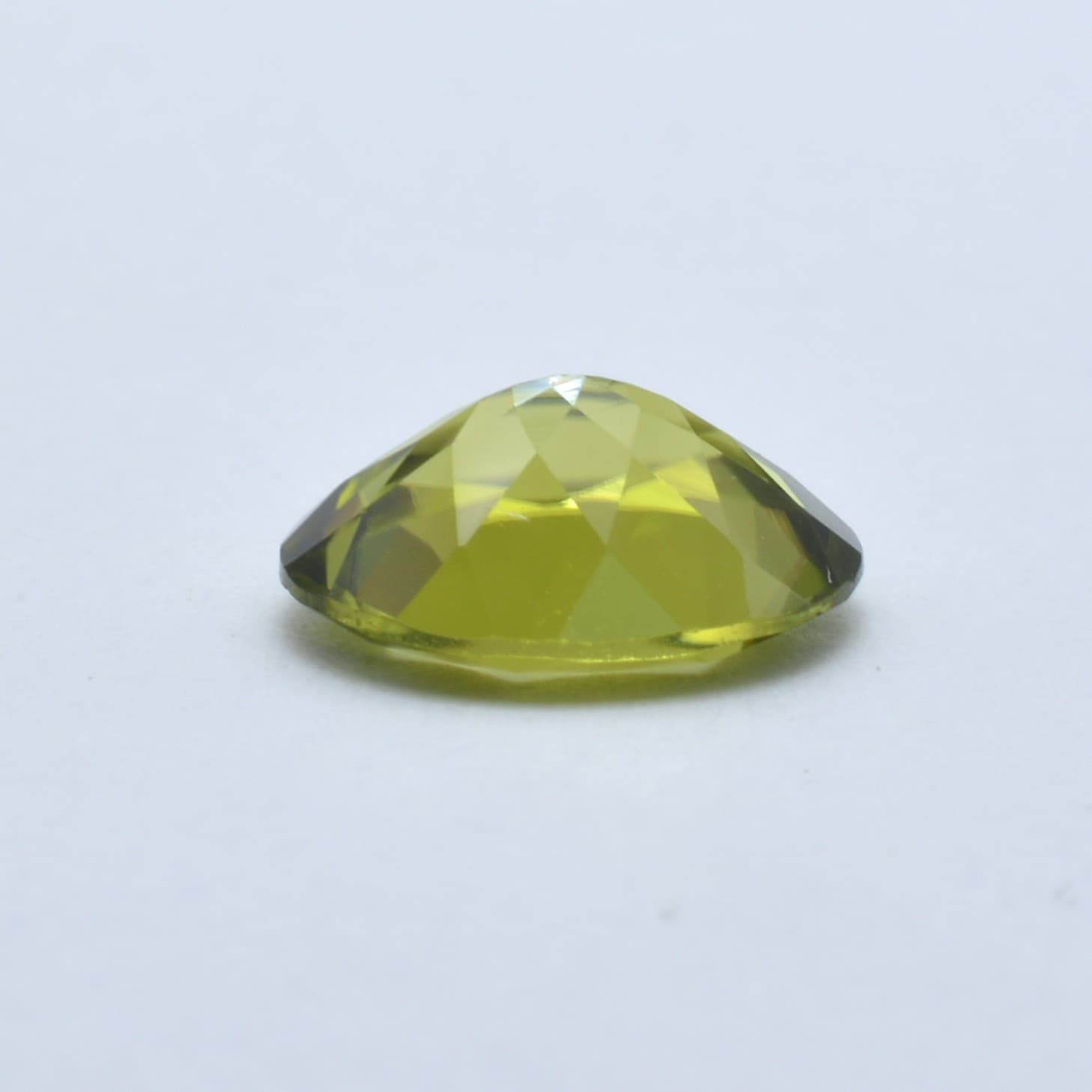 Pierre taillée Péridot Ovale 1,70ct