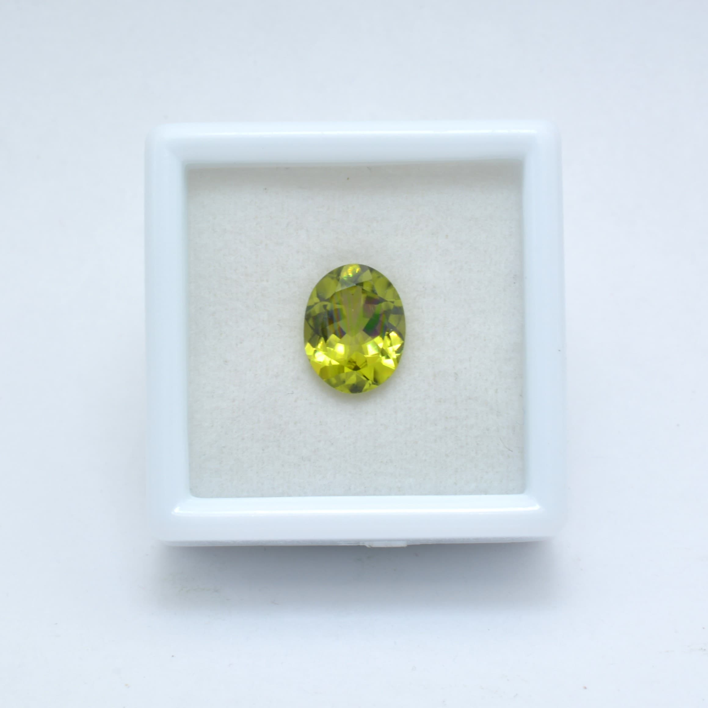 Pierre taillée Péridot Ovale 1,70ct