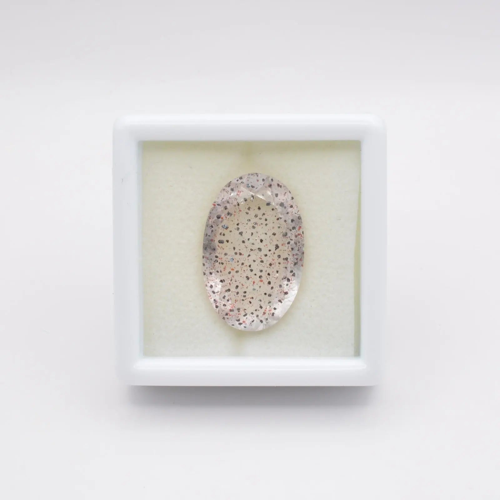 Pierre taillée Quartz à inclusions d'Hématite 15,62ct