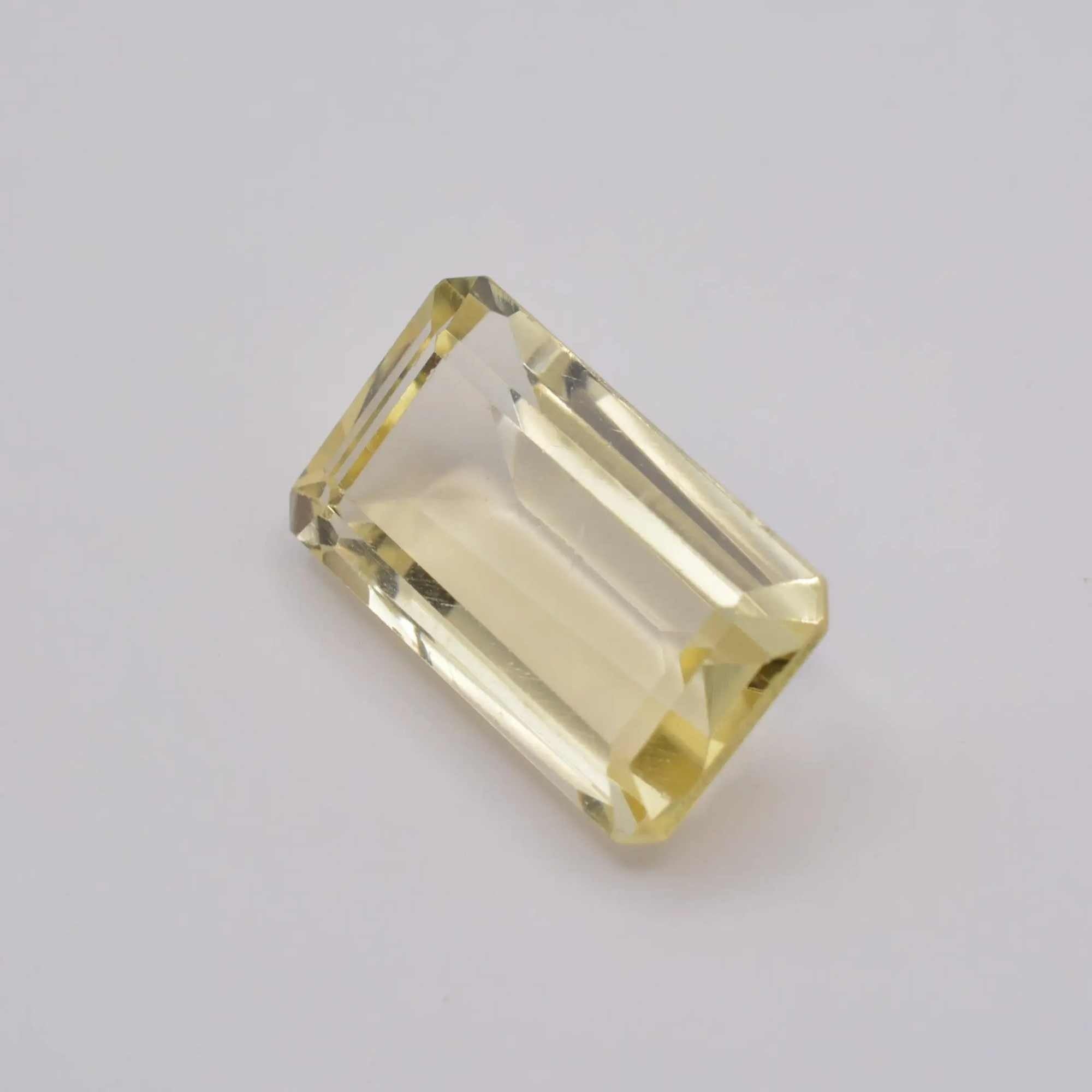 Pierre taillée Scapolite Jaune Rectangle 4,87ct