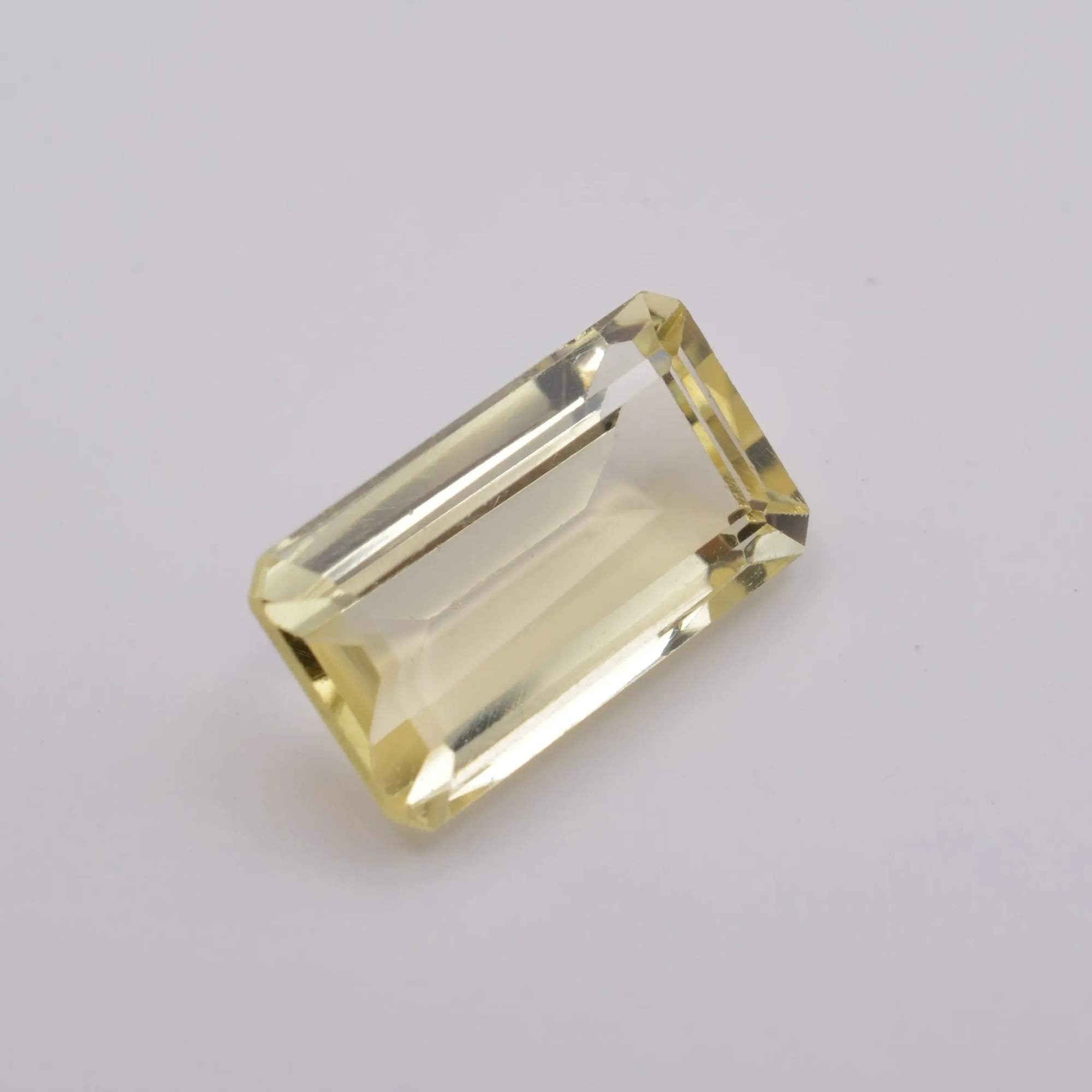 Pierre taillée Scapolite Jaune Rectangle 4,87ct