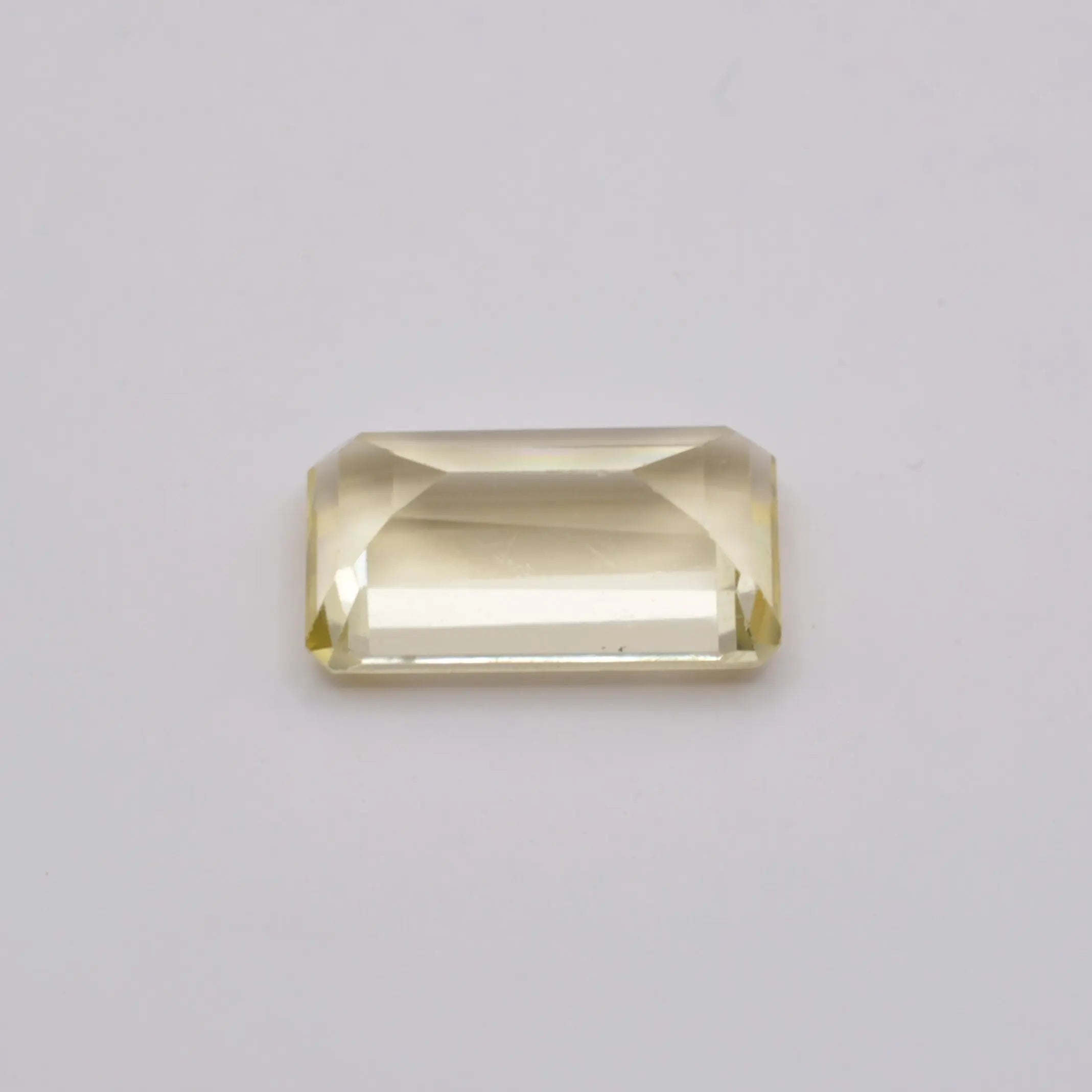 Pierre taillée Scapolite Jaune Rectangle 4,87ct