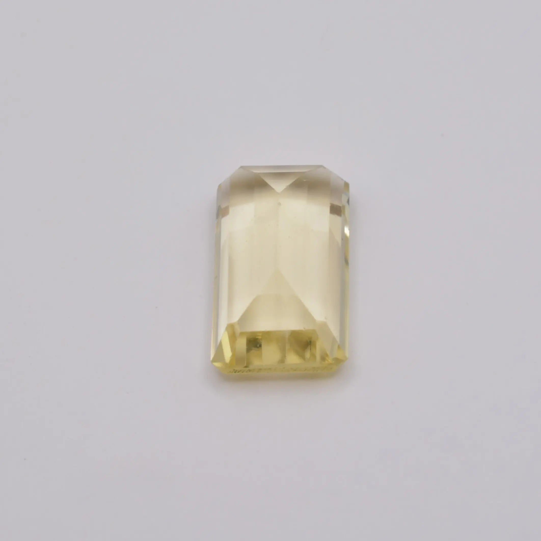 Pierre taillée Scapolite Jaune Rectangle 4,87ct