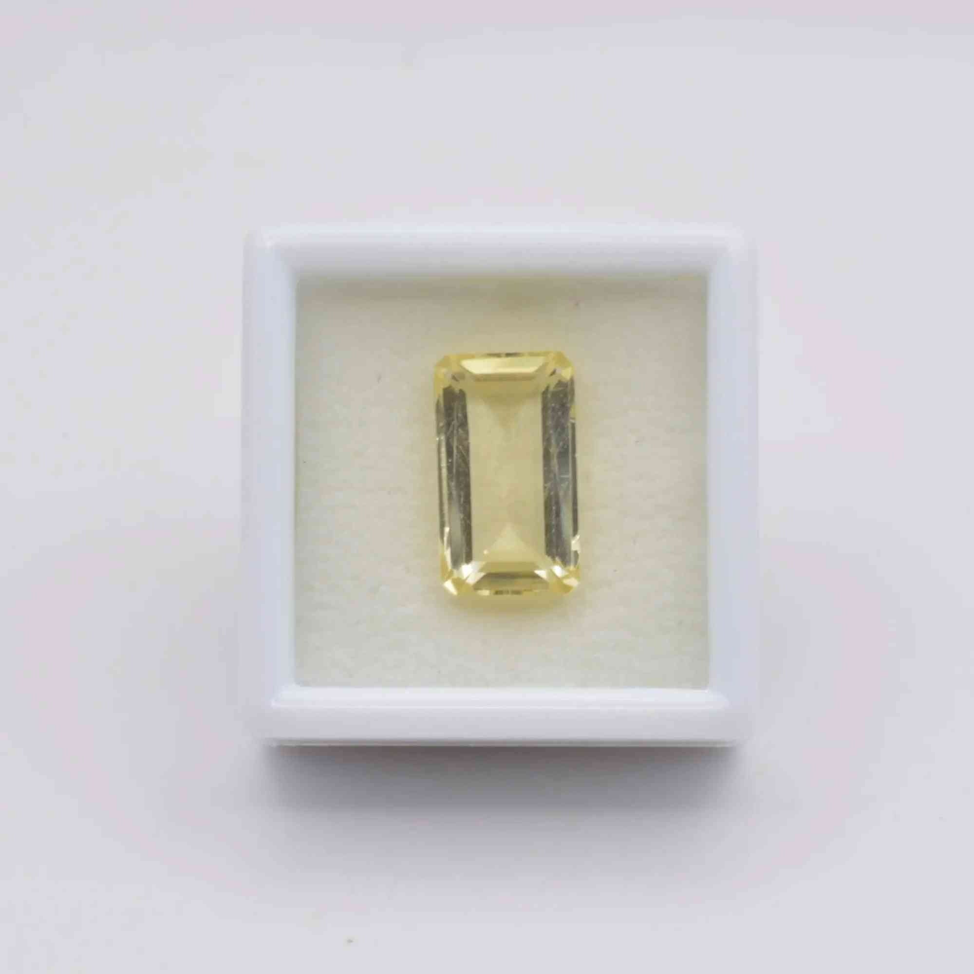 Pierre taillée Scapolite Jaune Rectangle 4,87ct