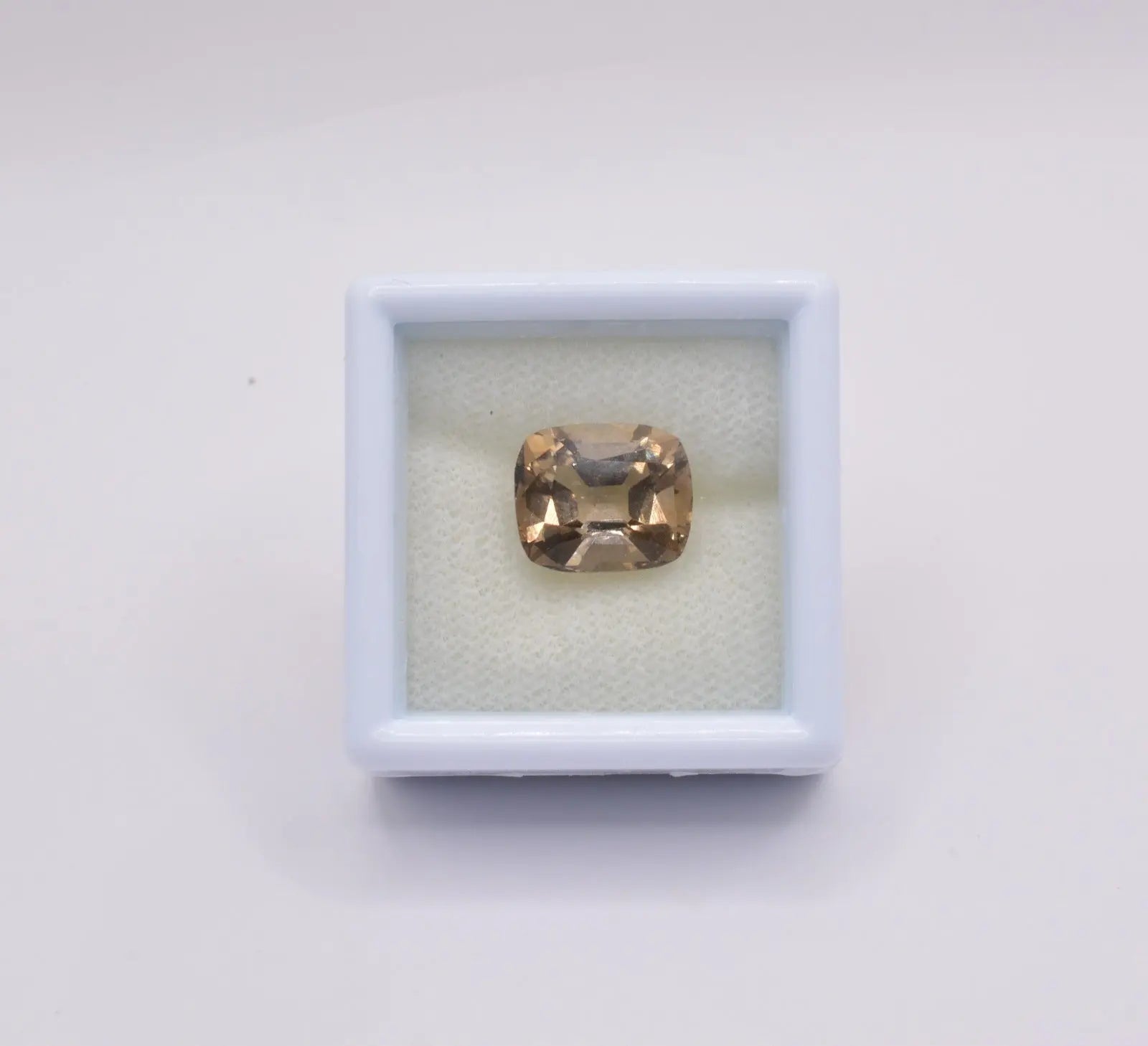 Pierre taillée Scapolite Brune Coussin 3,72ct