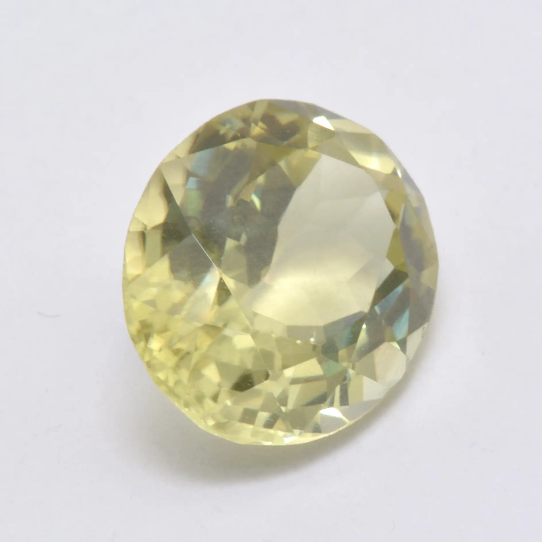 Pierre taillée Sillimanite Jaune Ovale 4,70 ct 