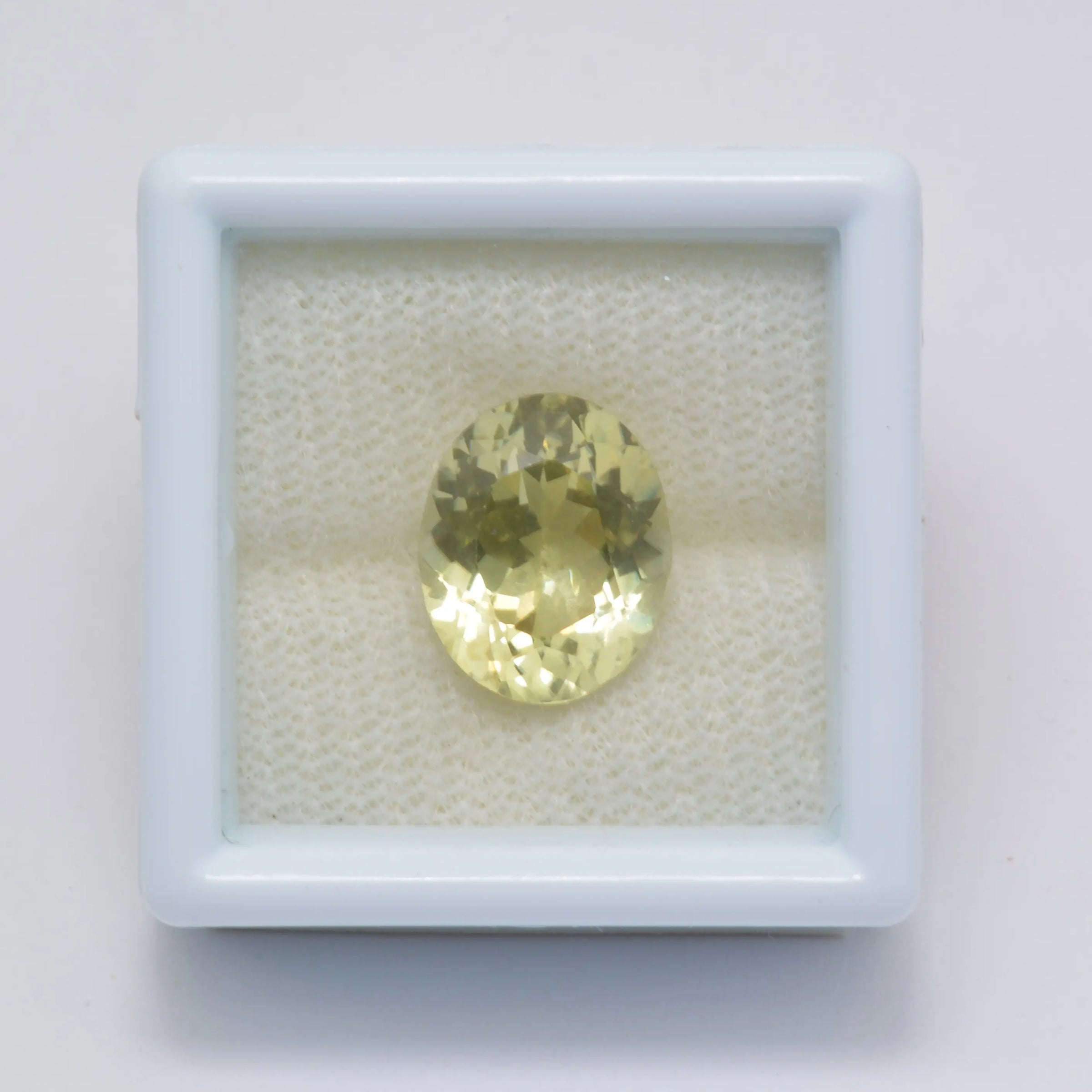 Sillimanite Jaune Ovale 4,70 ct