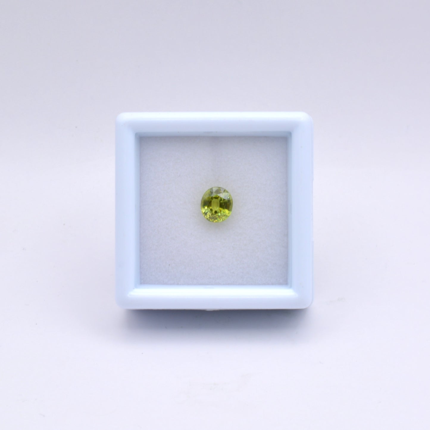 Sphène ou Titanite Ovale 0,68ct Pierre précieuse