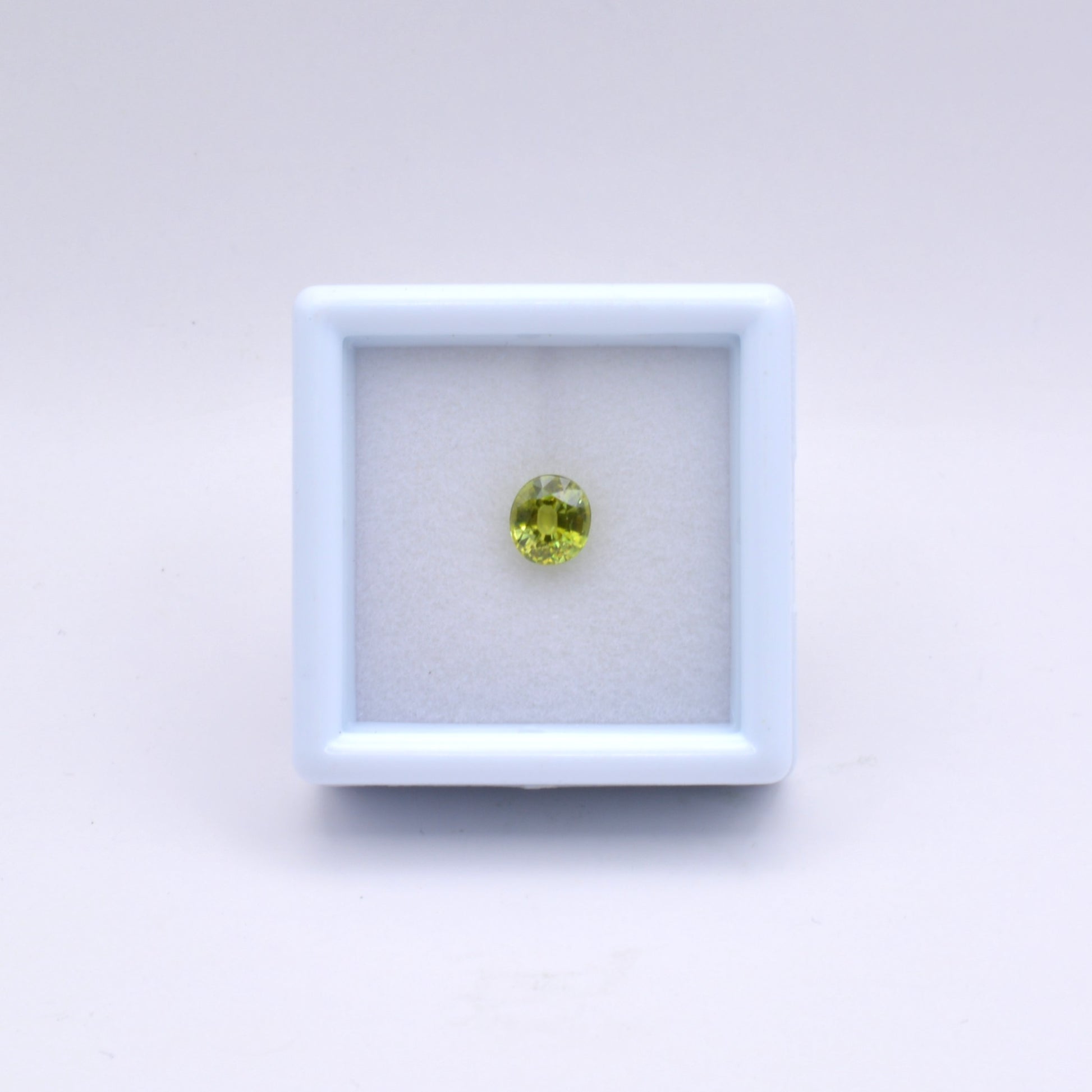 Sphène ou Titanite Ovale 0,68ct Pierre précieuse