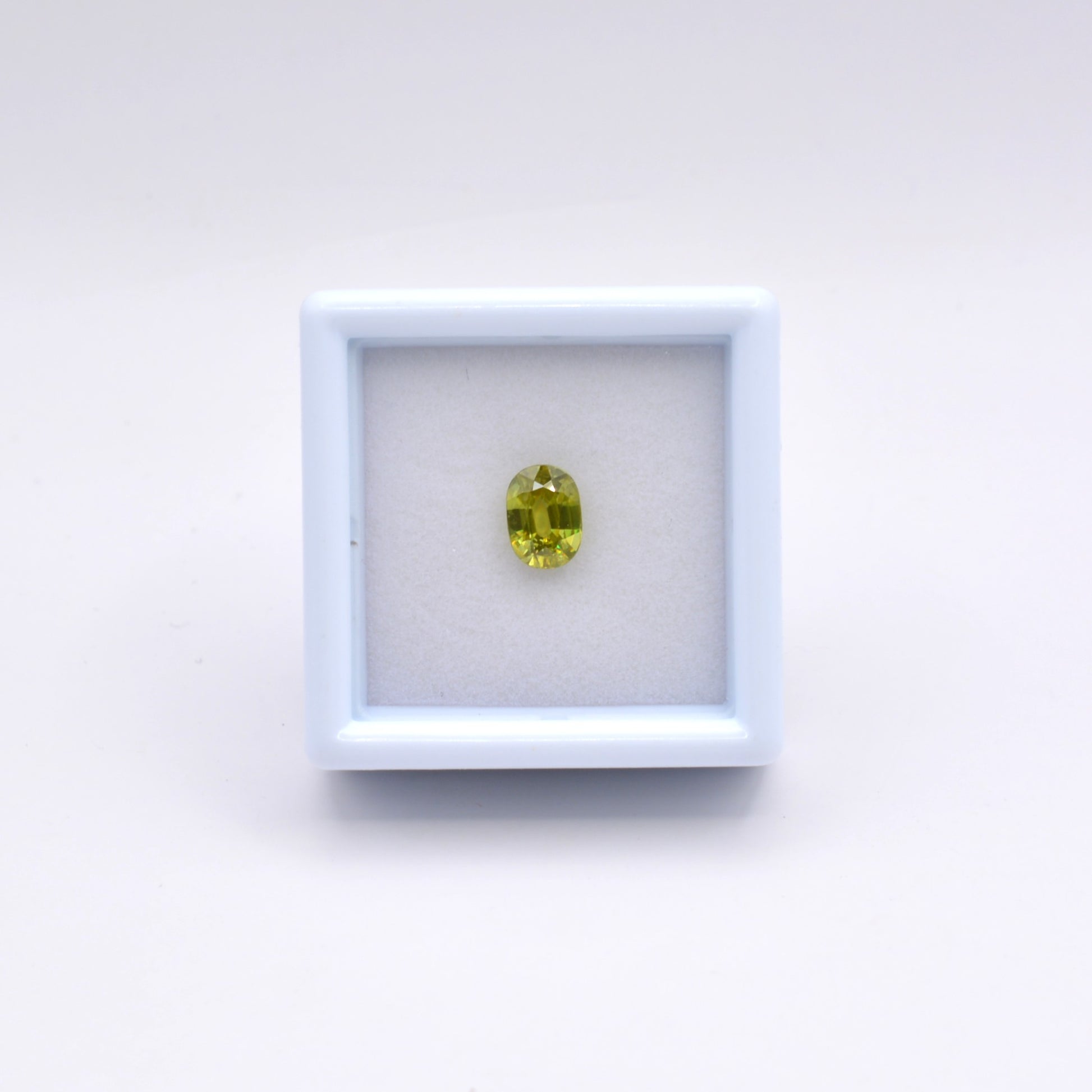 Sphène ou Titanite Ovale 0,77ct Pierre précieuse