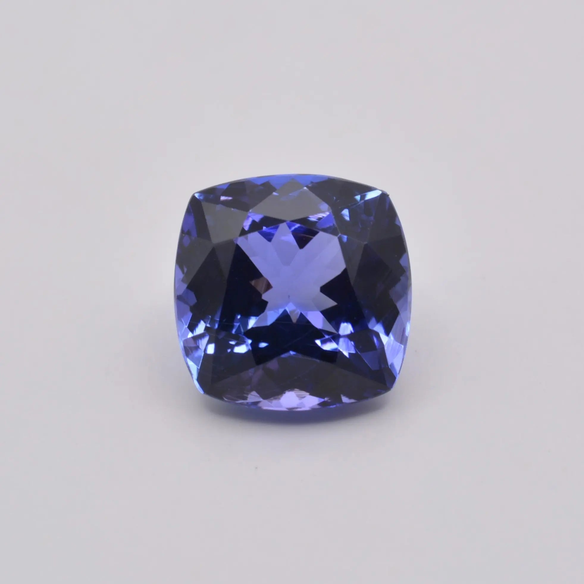 Pierre taillée Tanzanite coussin carré 3,51ct