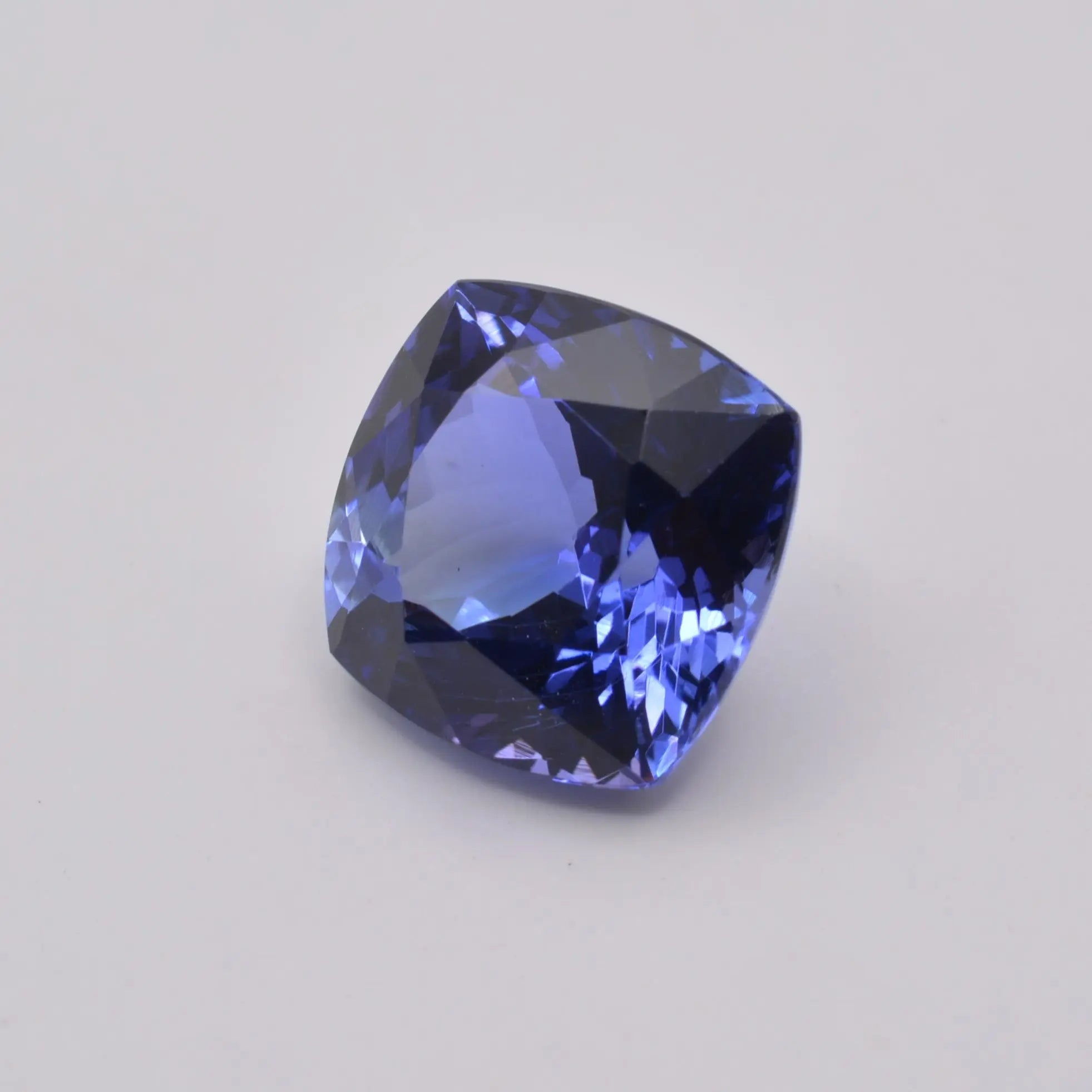 Pierre taillée Tanzanite coussin carré 3,51ct