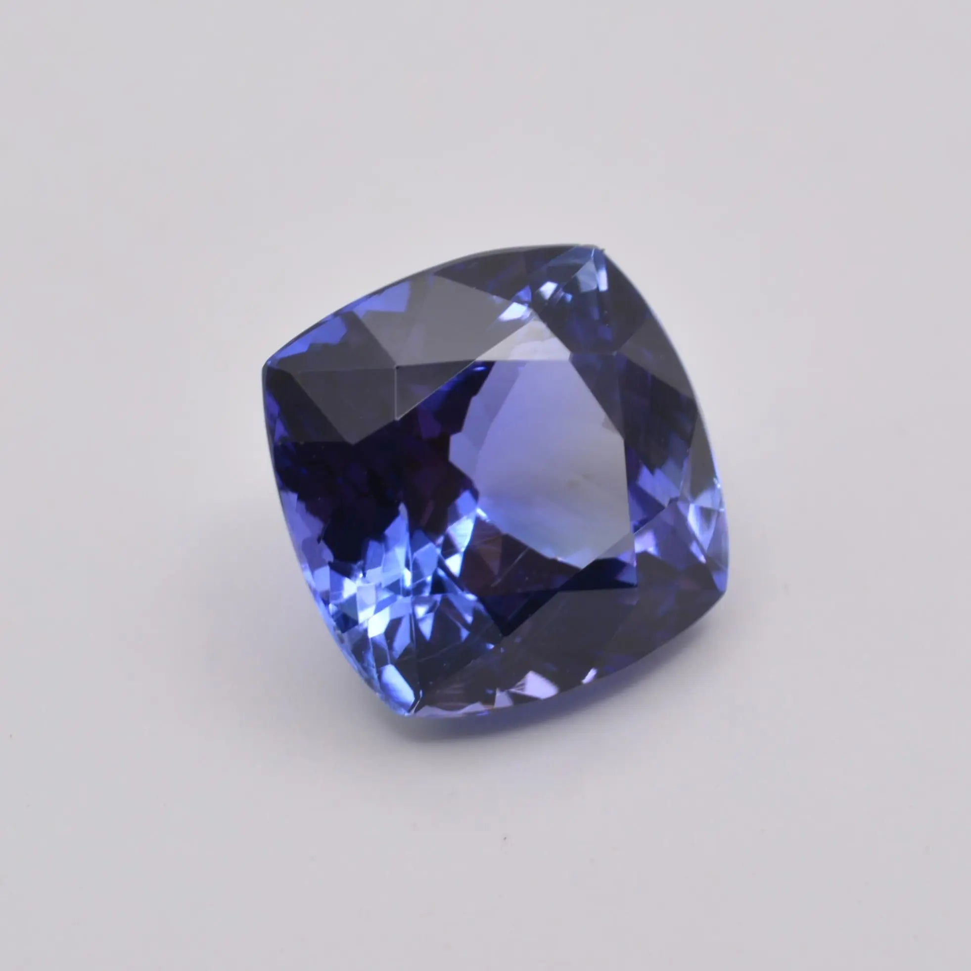 Pierre taillée Tanzanite coussin carré 3,51ct