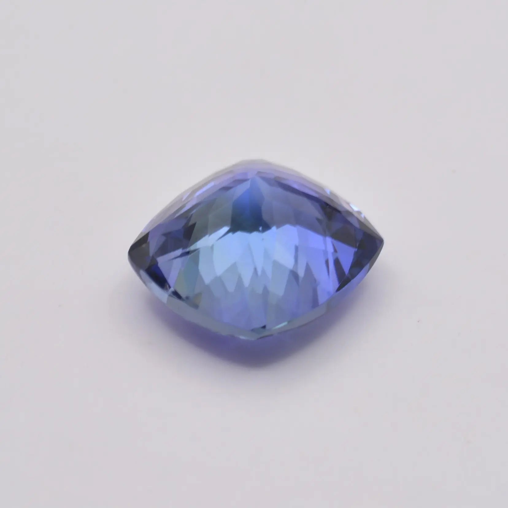 Pierre taillée Tanzanite coussin carré 3,51ct