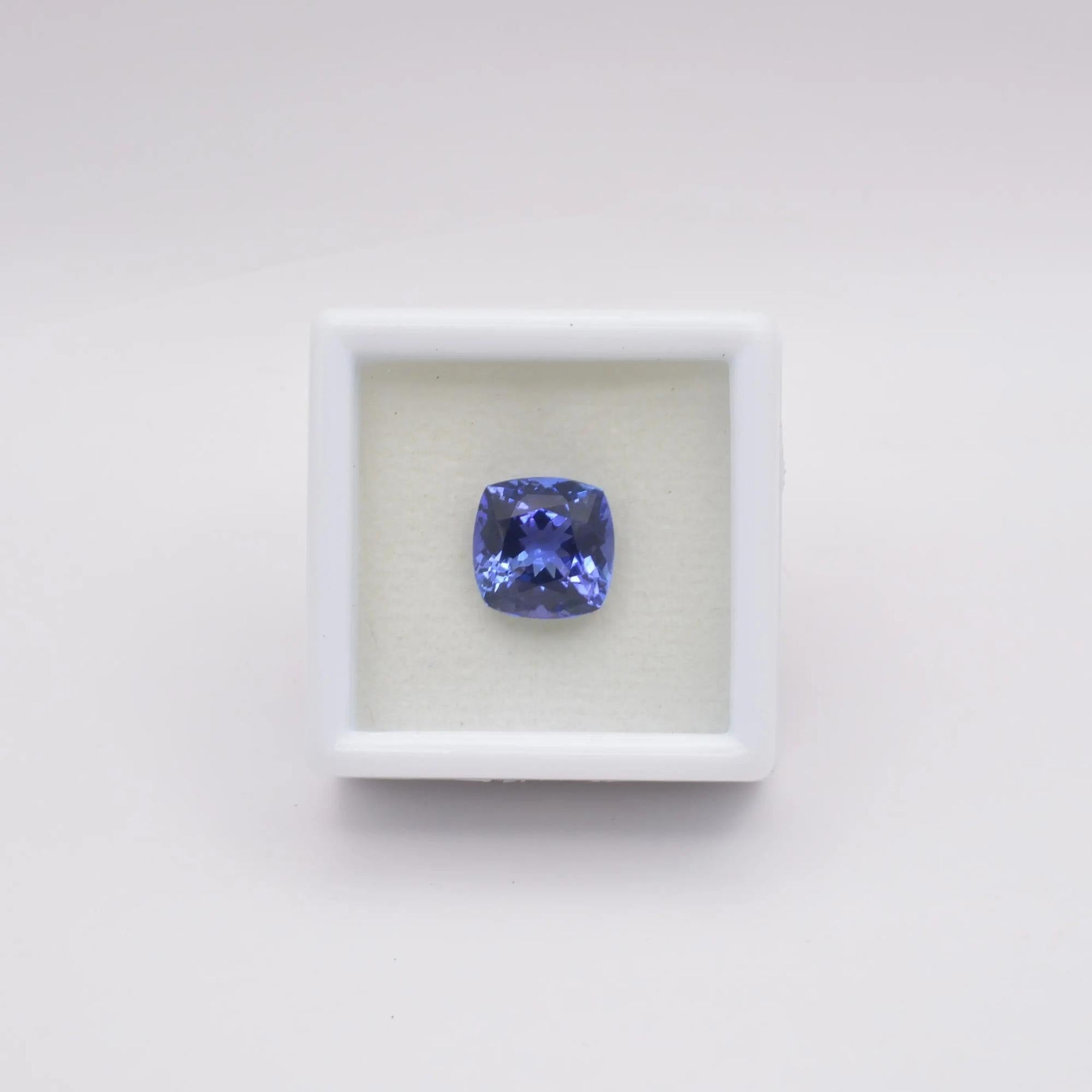 Pierre taillée Tanzanite coussin carré 3,51ct