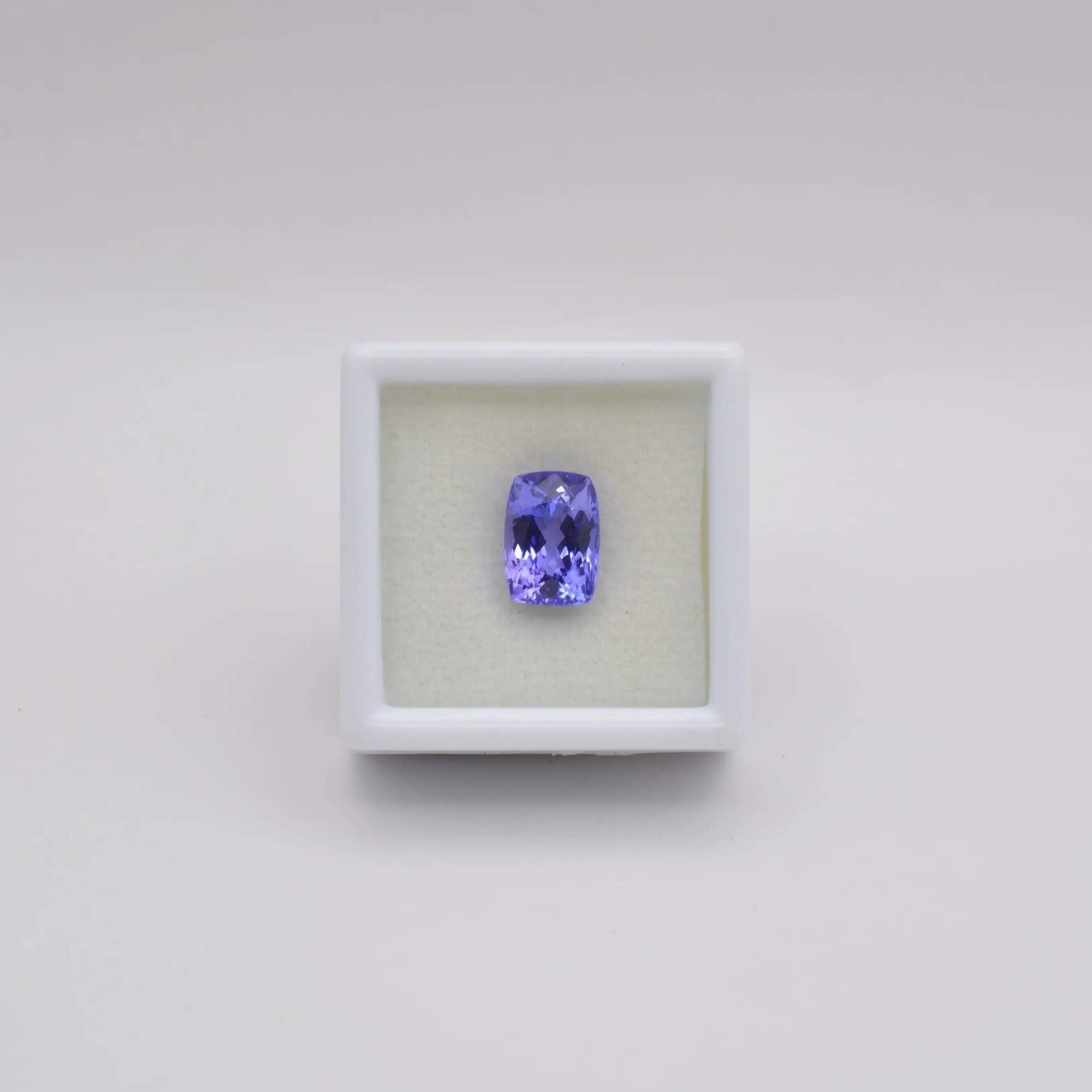 Pierre taillée Tanzanite Coussin Rectangle 3,18ct