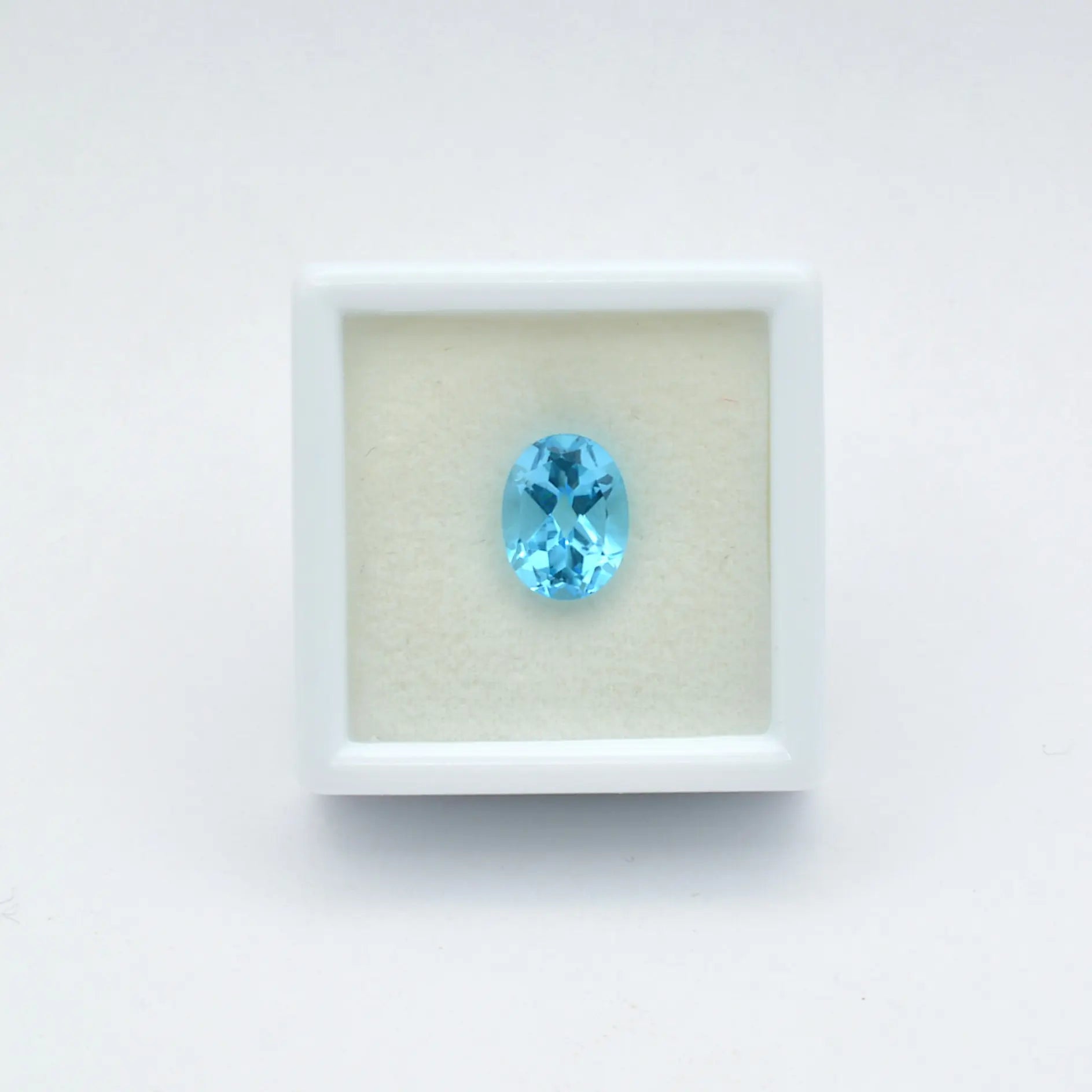 Topaze Bleue Ovale 2,44 ct - 