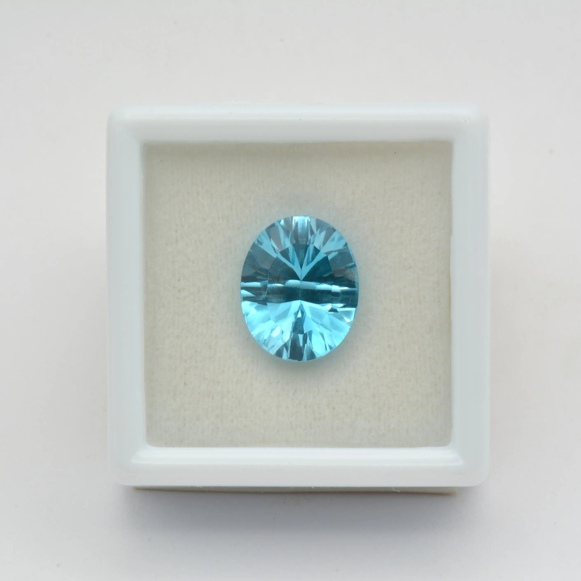 Topaze Bleue Ovale 3,83 ct