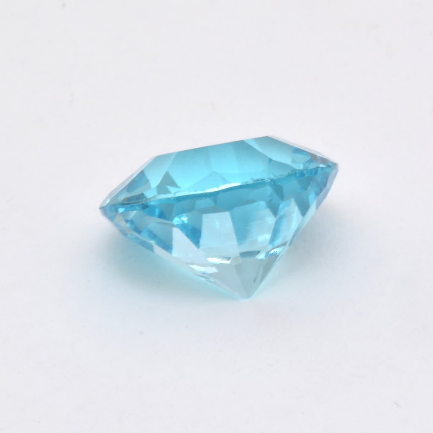 Pierre taillée Topaze Bleue Ronde 3,90 ct 
