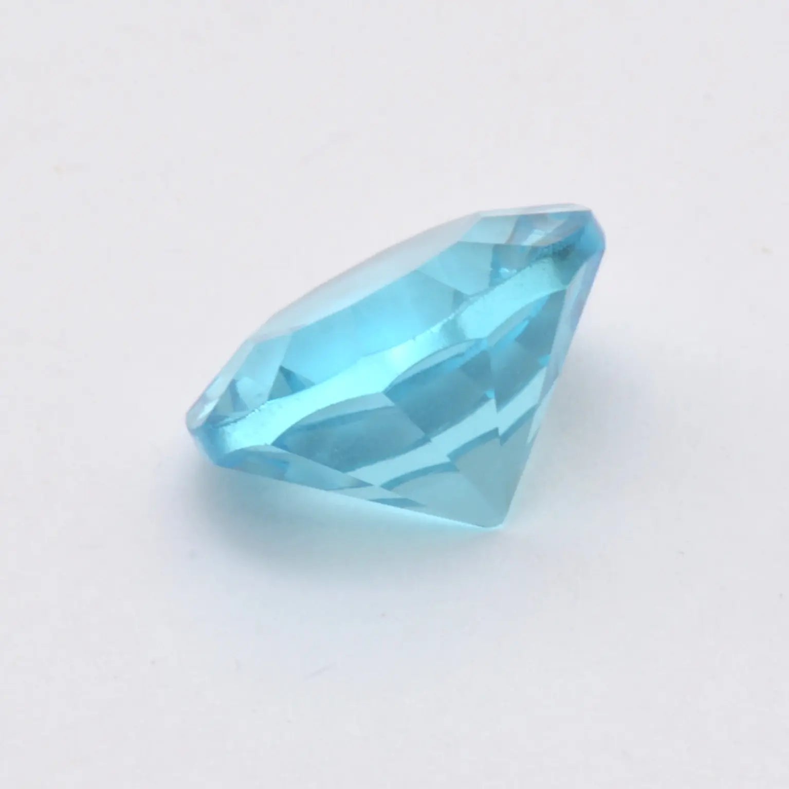 Pierre taillée Topaze Bleue Ronde 3,67 ct 