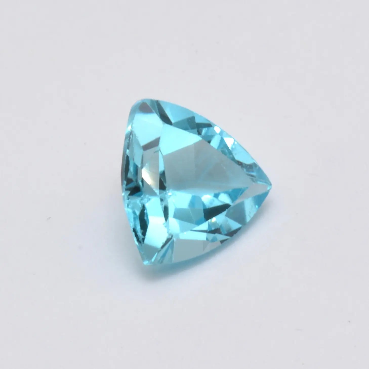 Pierre taillée Topaze Bleue Trillion 2,75ct 
